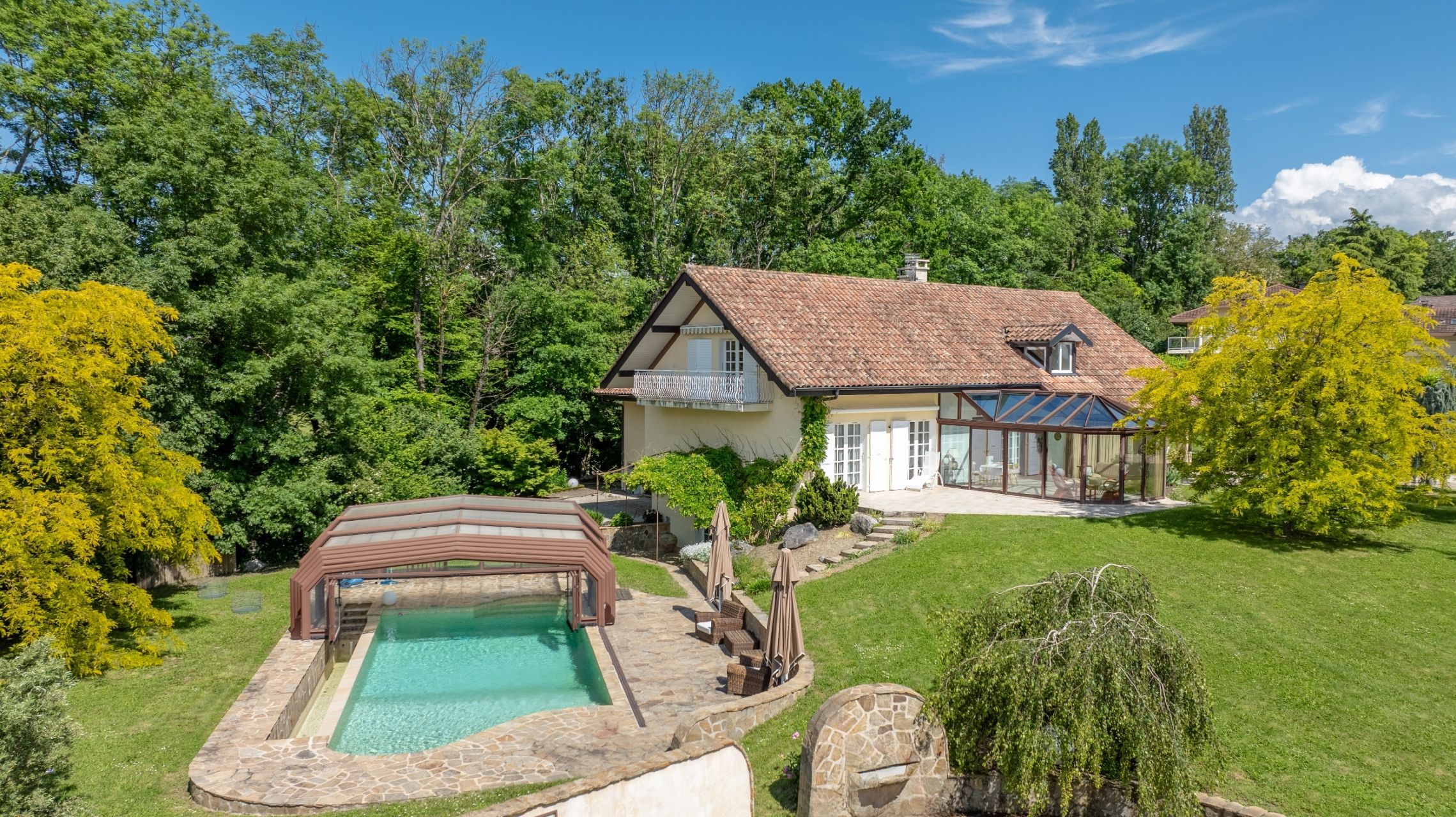 luxury house 8 Rooms for sale on CHENS SUR LEMAN (74140)