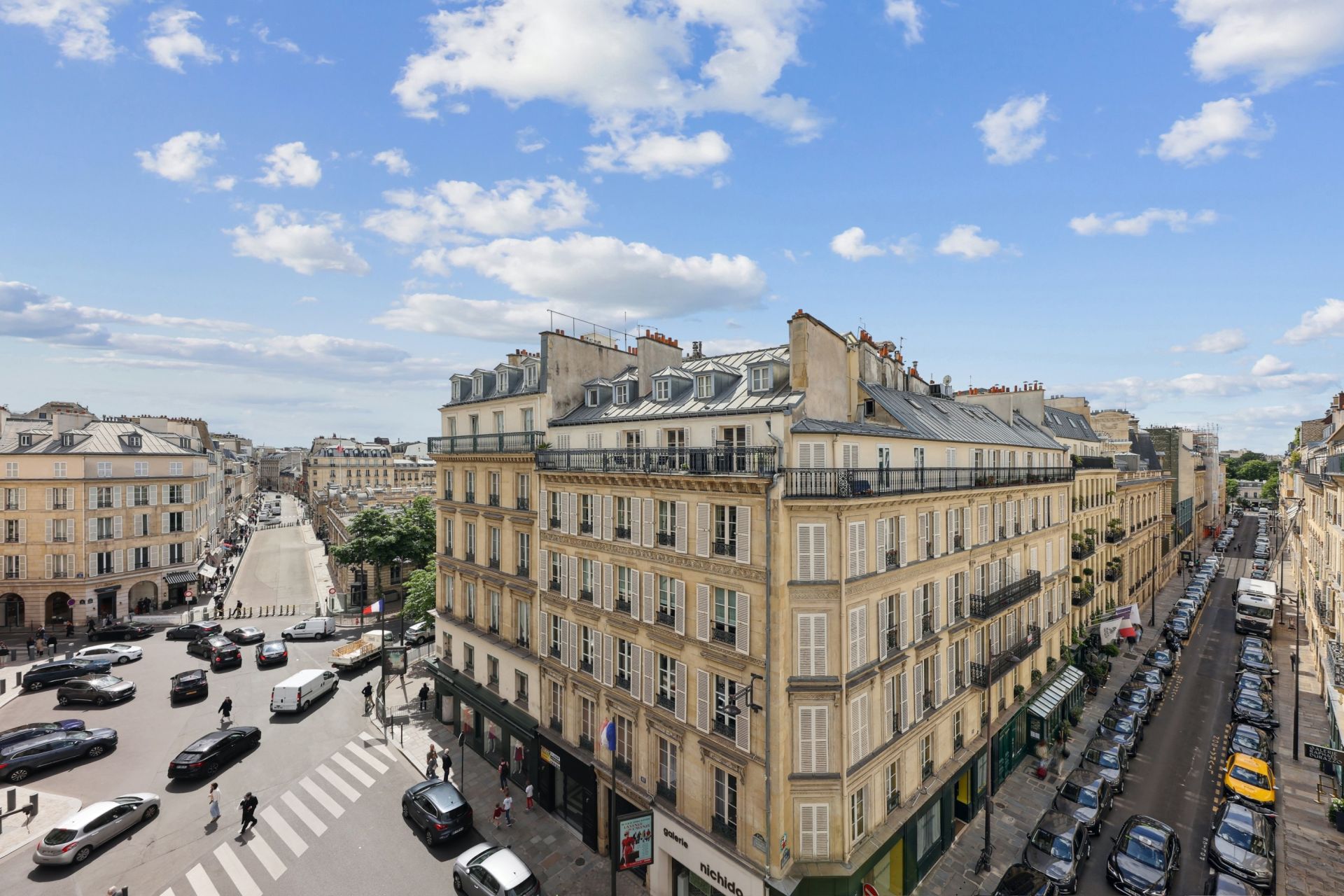 luxury apartment 5 Rooms for sale on PARIS (75008)