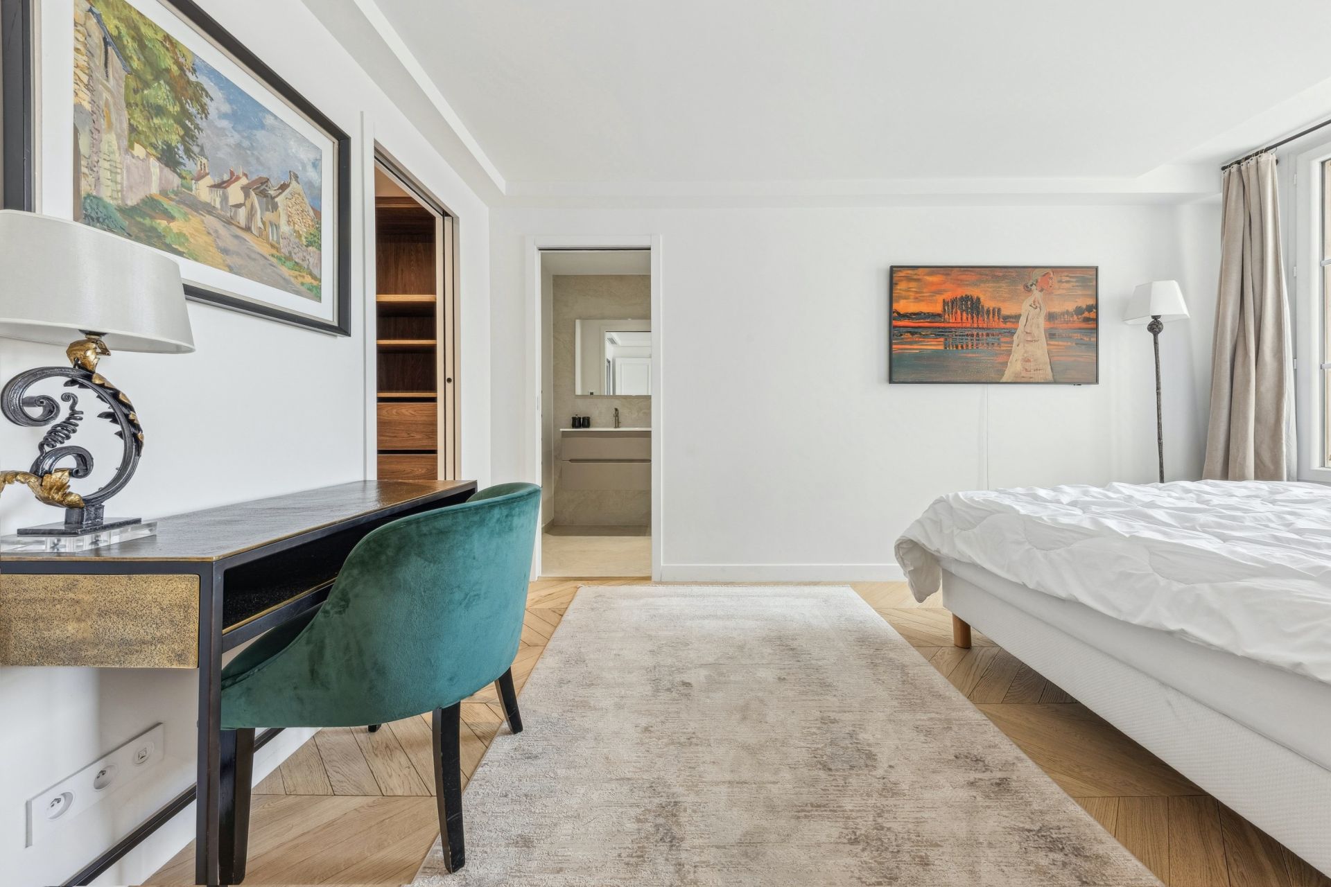 luxury apartment 5 Rooms for sale on PARIS (75008)