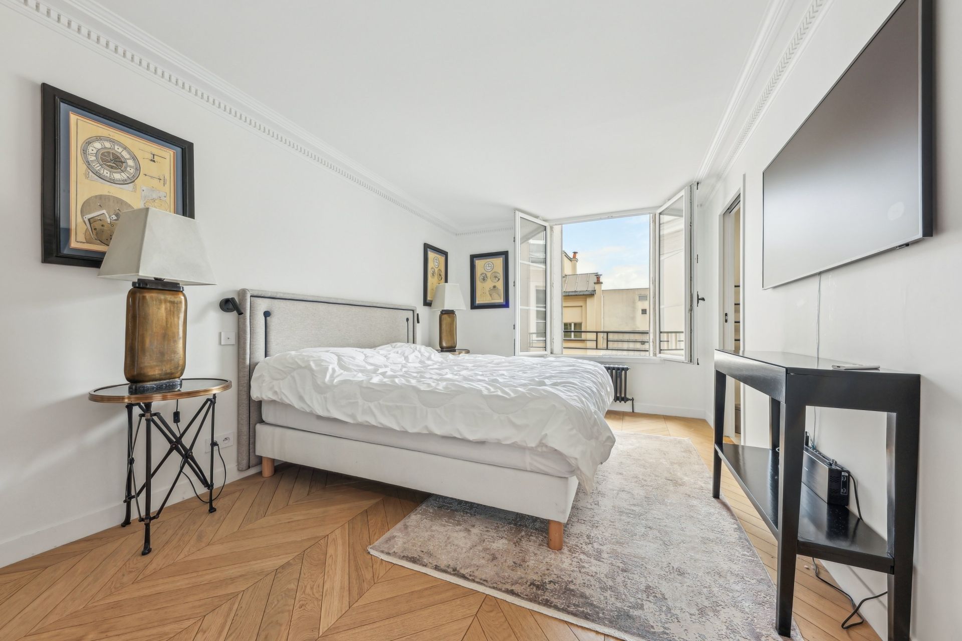 luxury apartment 5 Rooms for sale on PARIS (75008)