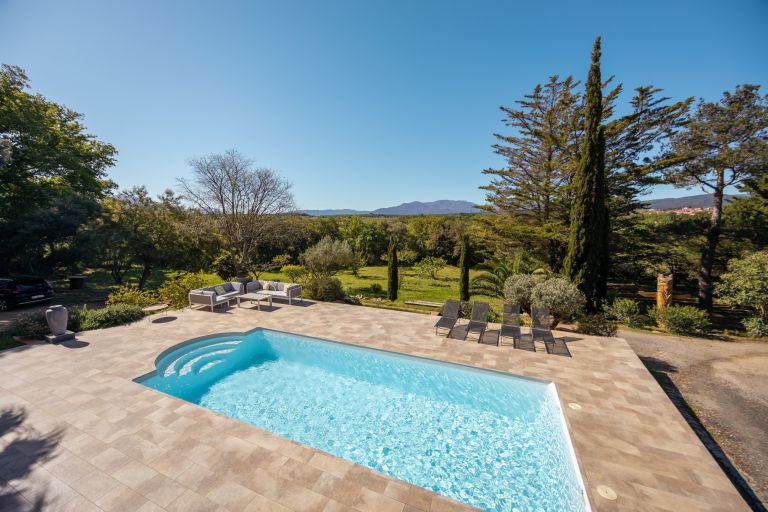 luxury house 4 Rooms for sale on THUIR (66300)