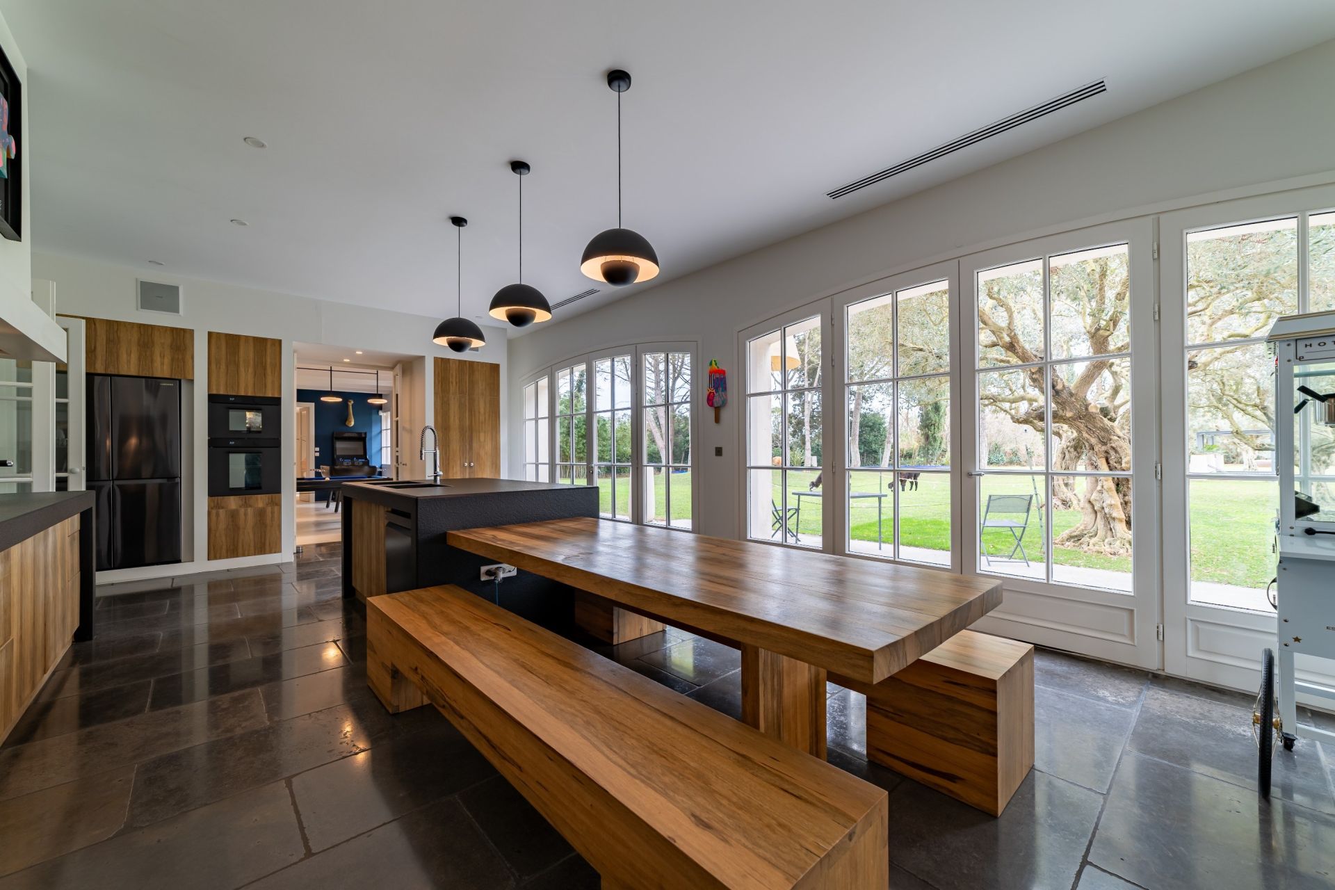 luxury property 14 Rooms for sale on MONTPELLIER (34000)