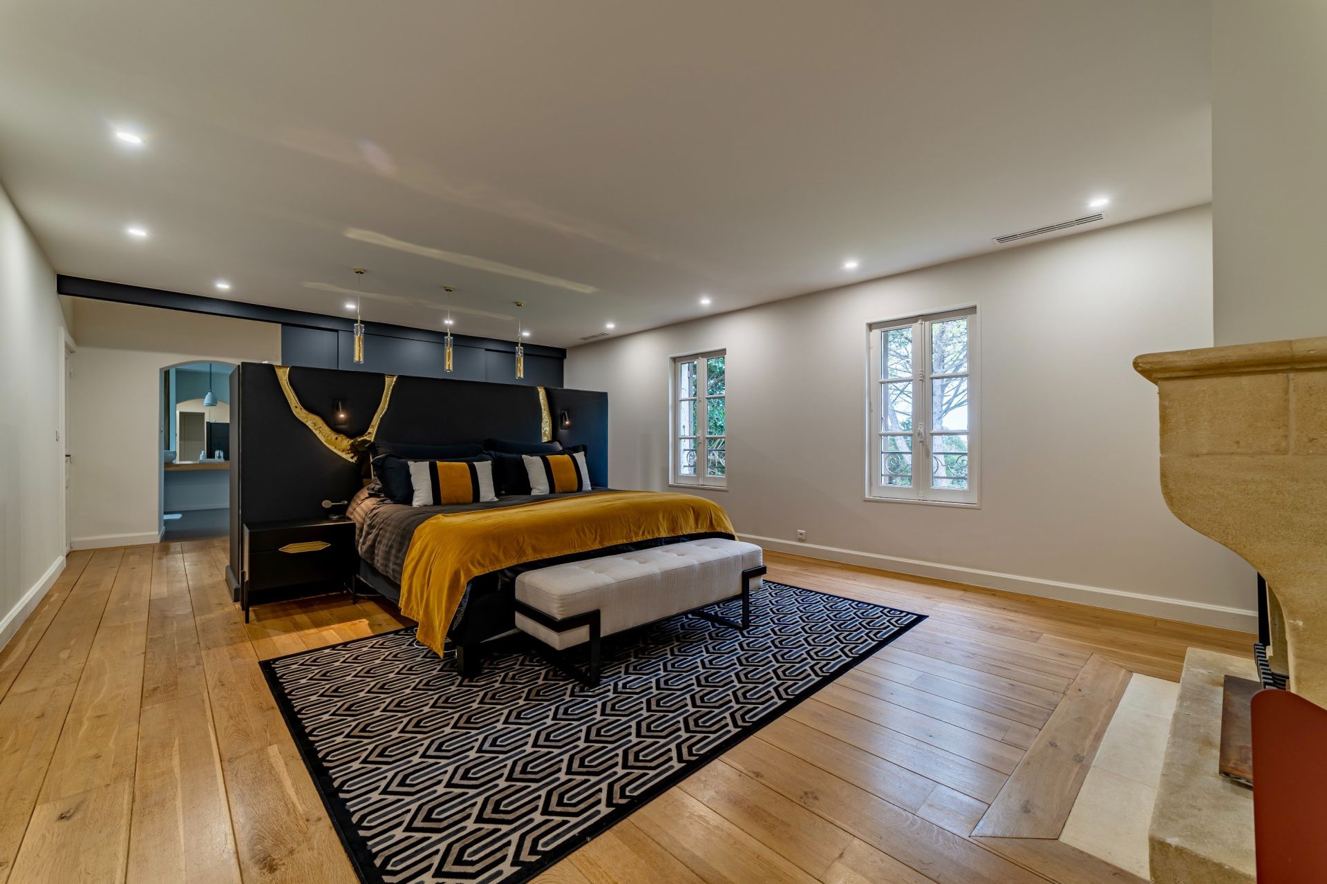 luxury property 14 Rooms for sale on MONTPELLIER (34000)