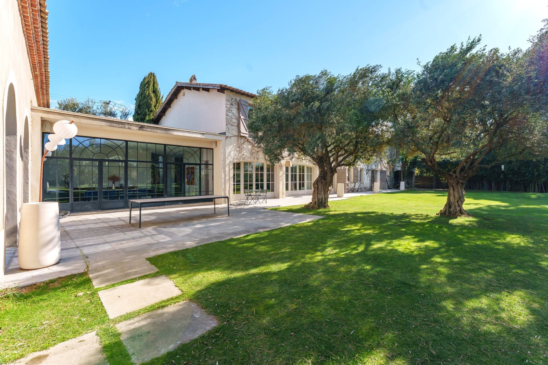 luxury property 14 Rooms for sale on MONTPELLIER (34000)