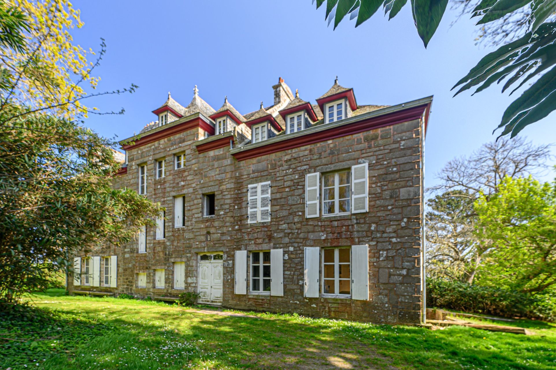 castle 15 Rooms for sale on DOUARNENEZ (29100)