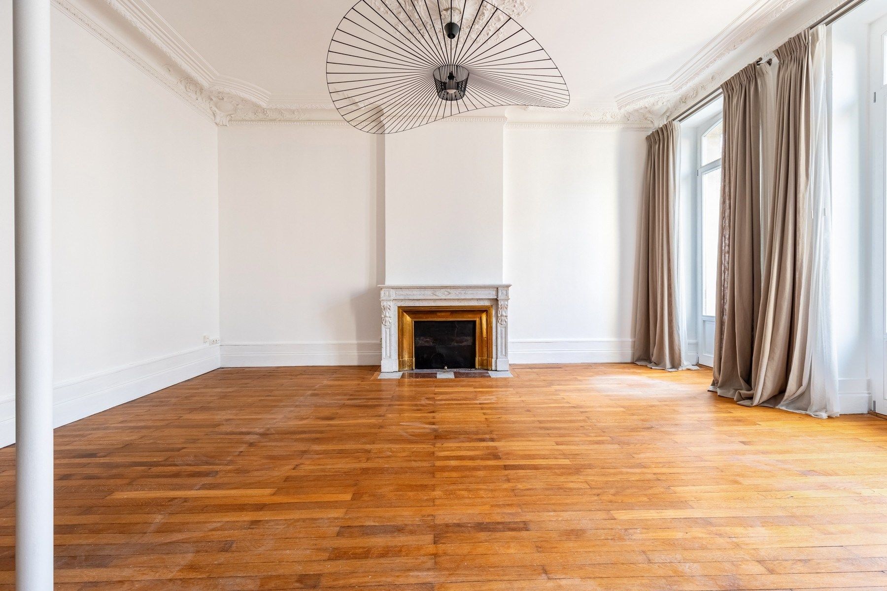 luxury apartment 4 Rooms for sale on BORDEAUX (33000)