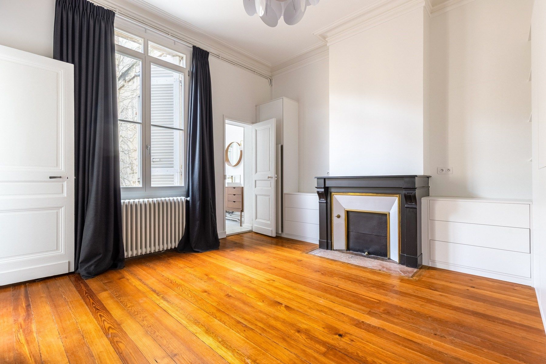 luxury apartment 4 Rooms for sale on BORDEAUX (33000)