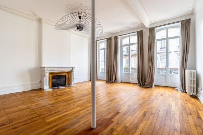 Sale Luxury apartment Bordeaux 4 Rooms 133 m²