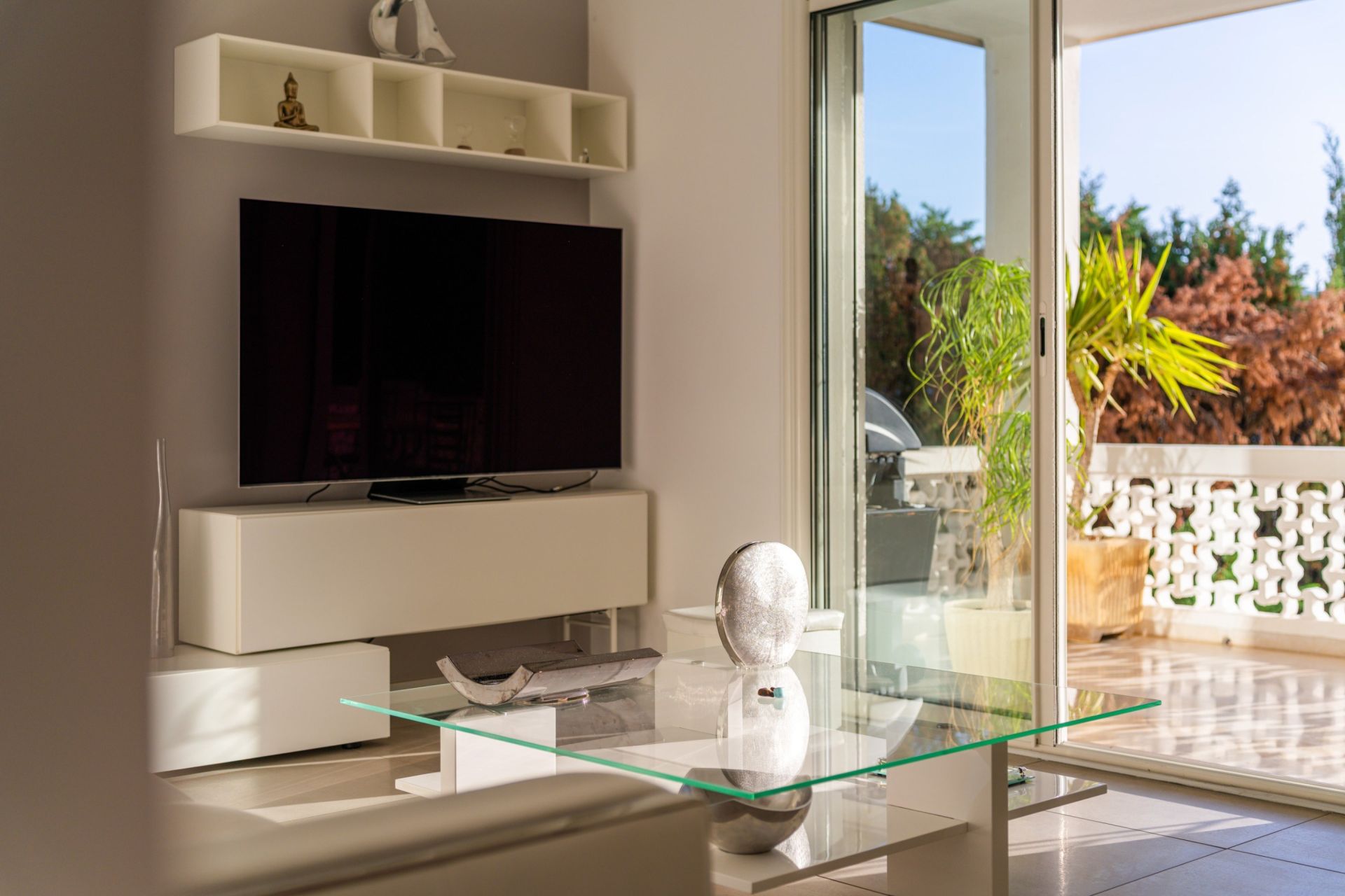 luxury apartment 6 Rooms for sale on MARSEILLE (13007)