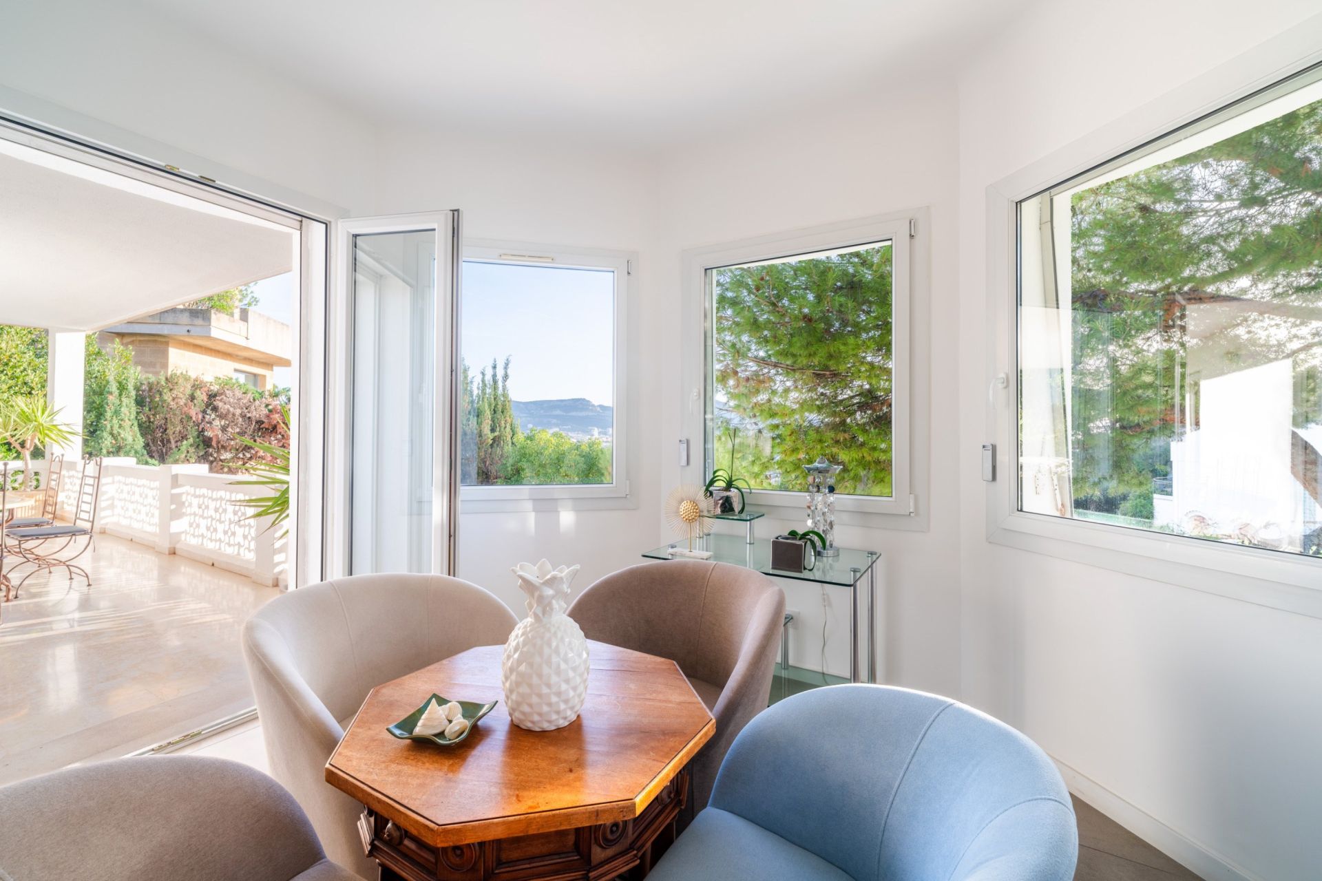 luxury apartment 6 Rooms for sale on MARSEILLE (13007)