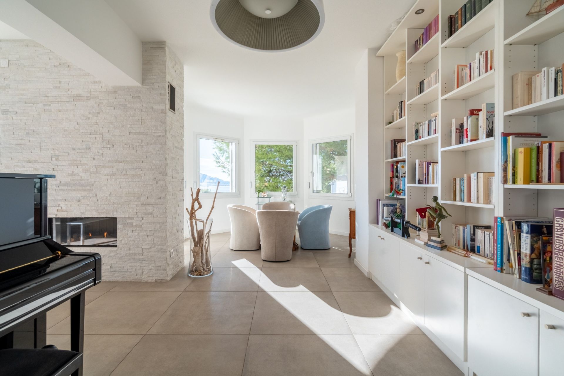 luxury apartment 6 Rooms for sale on MARSEILLE (13007)