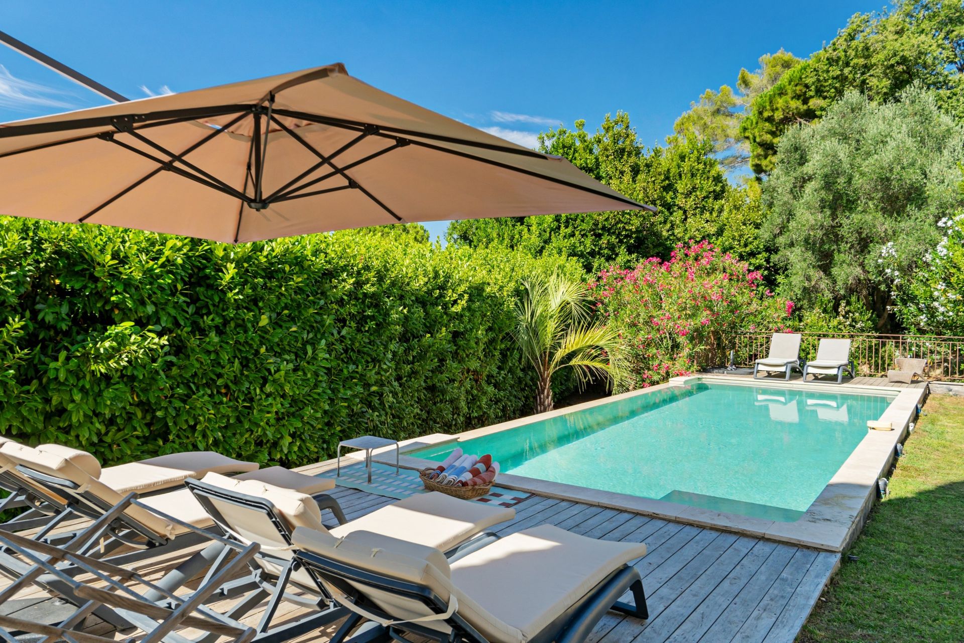 luxury provencale house 10 Rooms for sale on MOUGINS (06250)