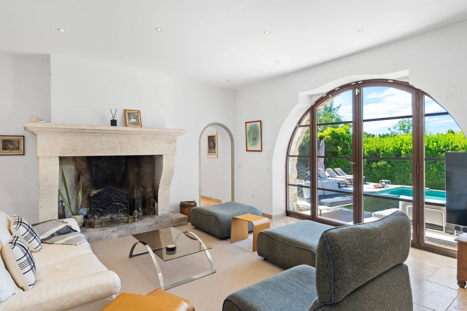 luxury provencale house 10 Rooms for sale on MOUGINS (06250)