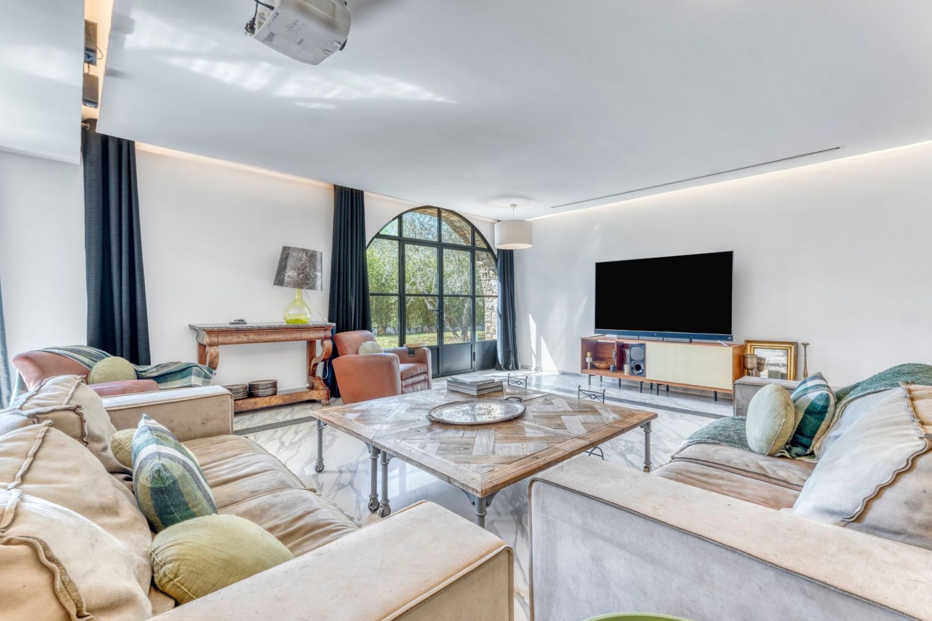 luxury provencale house 10 Rooms for sale on MOUGINS (06250)