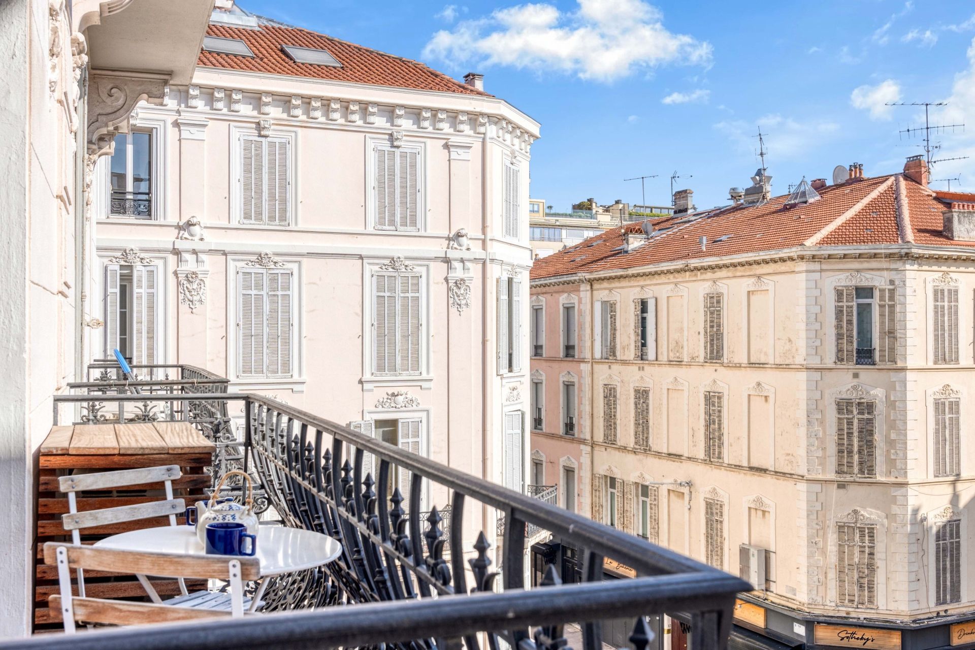 luxury apartment 3 Rooms for sale on CANNES (06400)