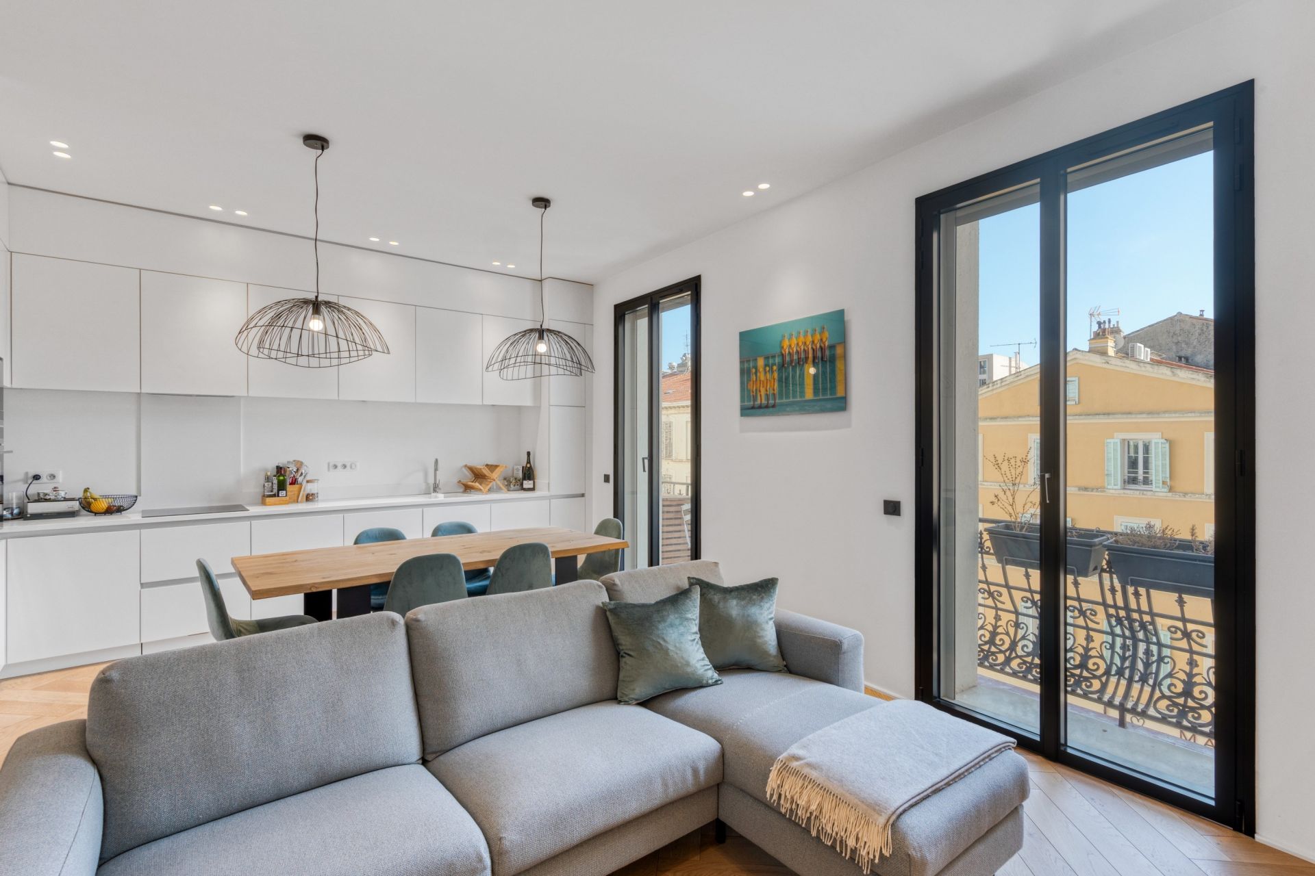 luxury apartment 3 Rooms for sale on CANNES (06400)