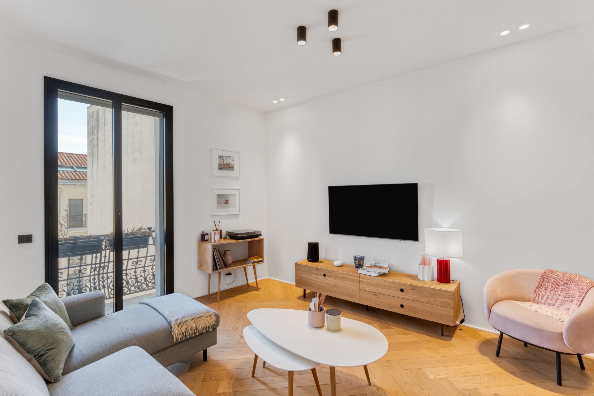 luxury apartment 3 Rooms for sale on CANNES (06400)