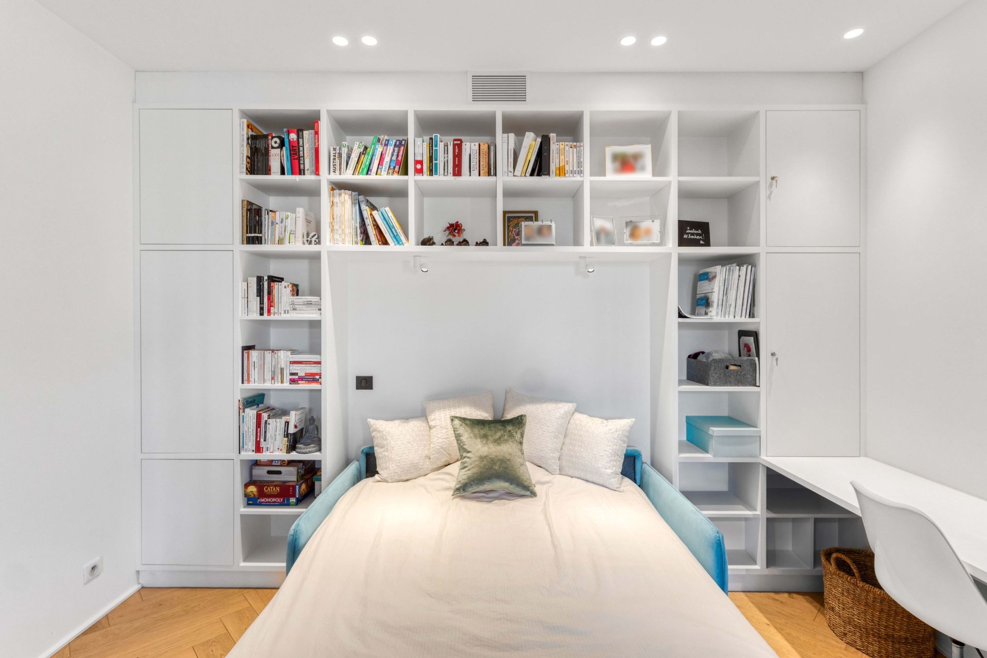 luxury apartment 3 Rooms for sale on CANNES (06400)