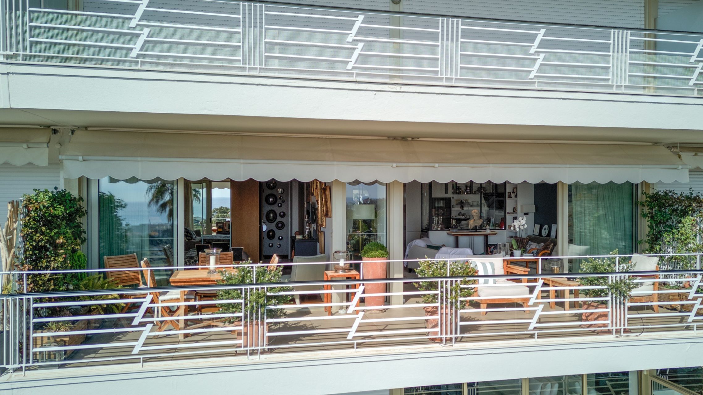 luxury apartment 3 Rooms for sale on CANNES (06400)