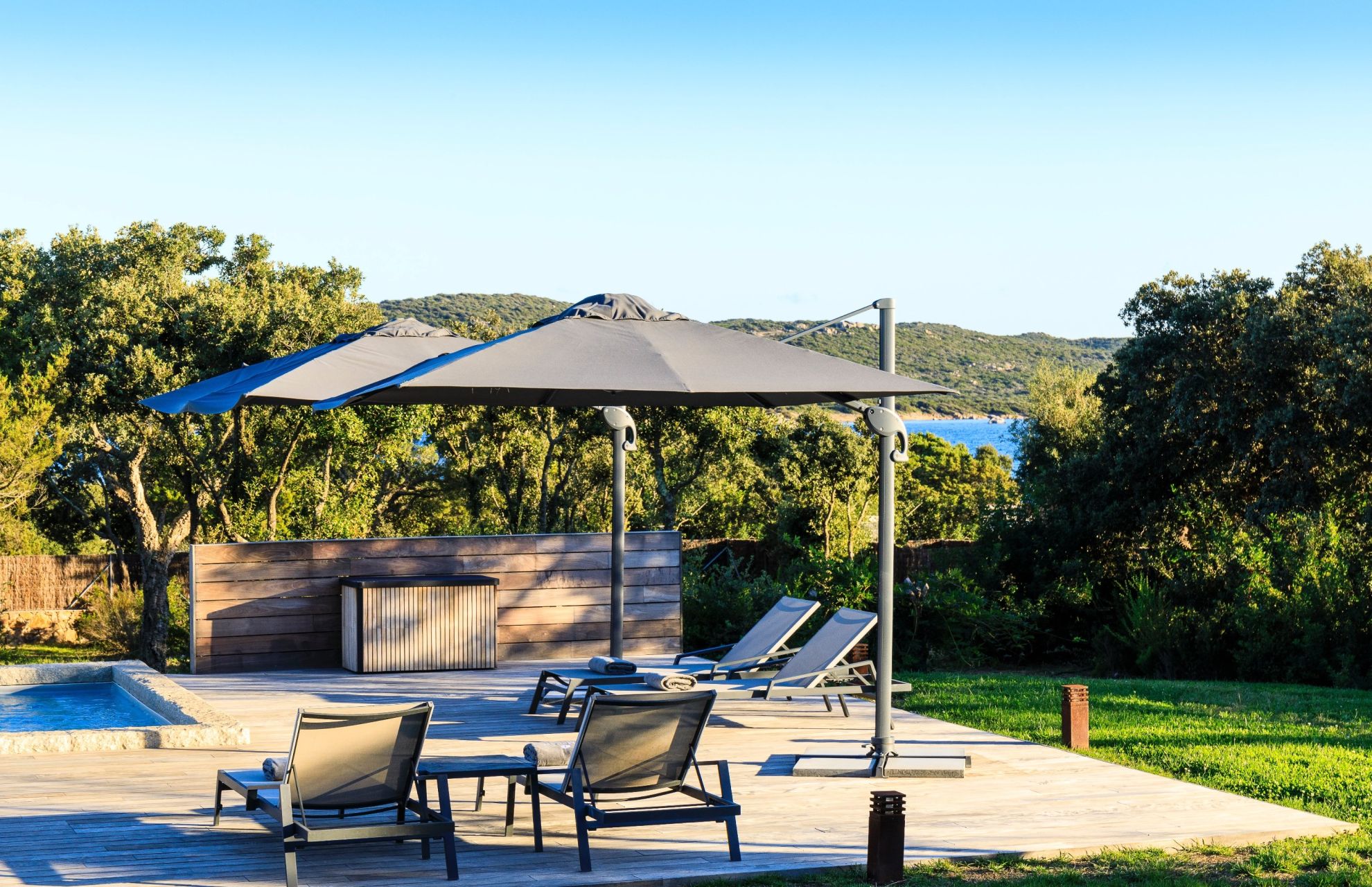 luxury villa 7 Rooms for sale on PIANOTTOLI CALDARELLO (20131)