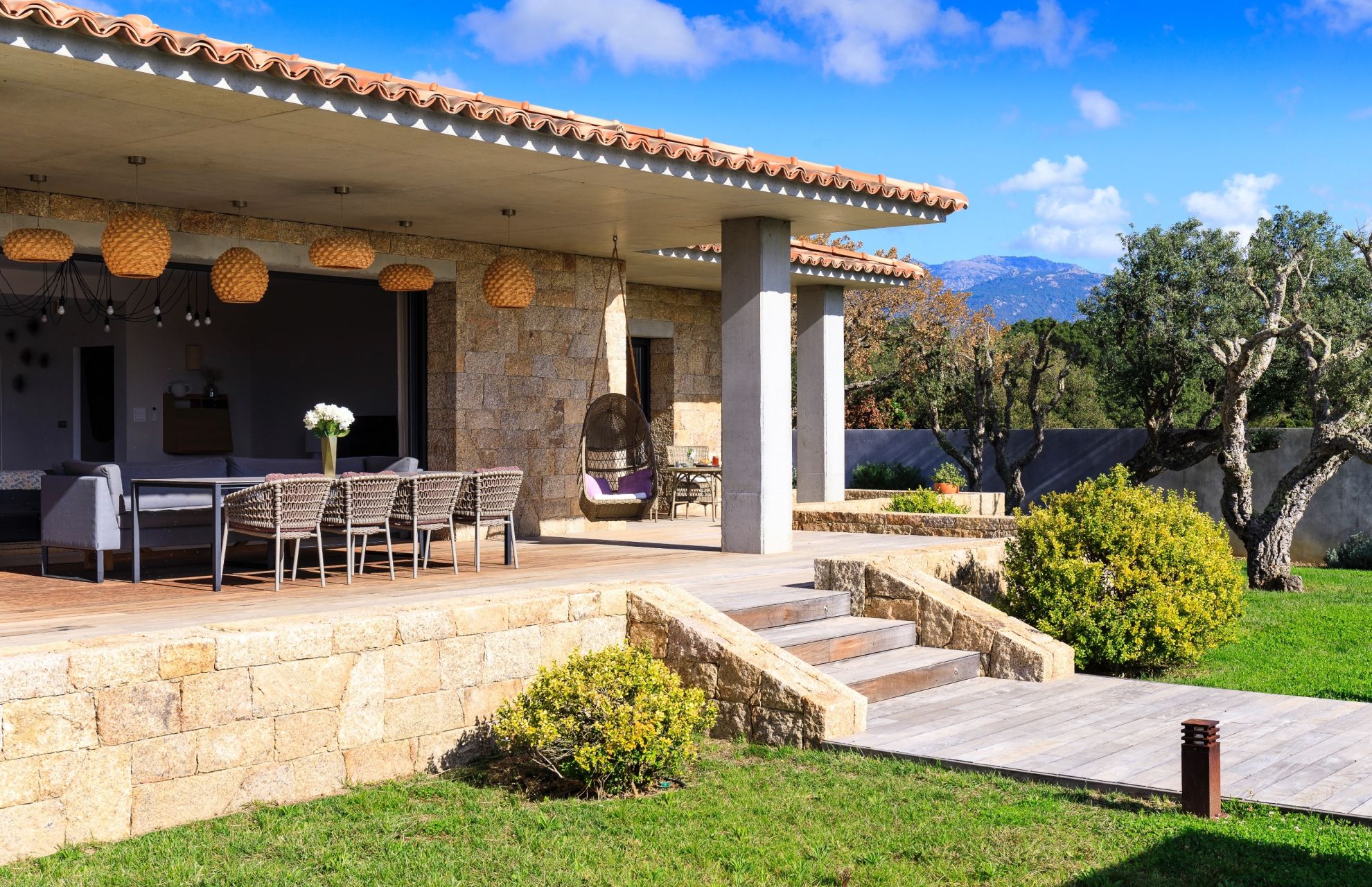 luxury villa 7 Rooms for sale on PIANOTTOLI CALDARELLO (20131)