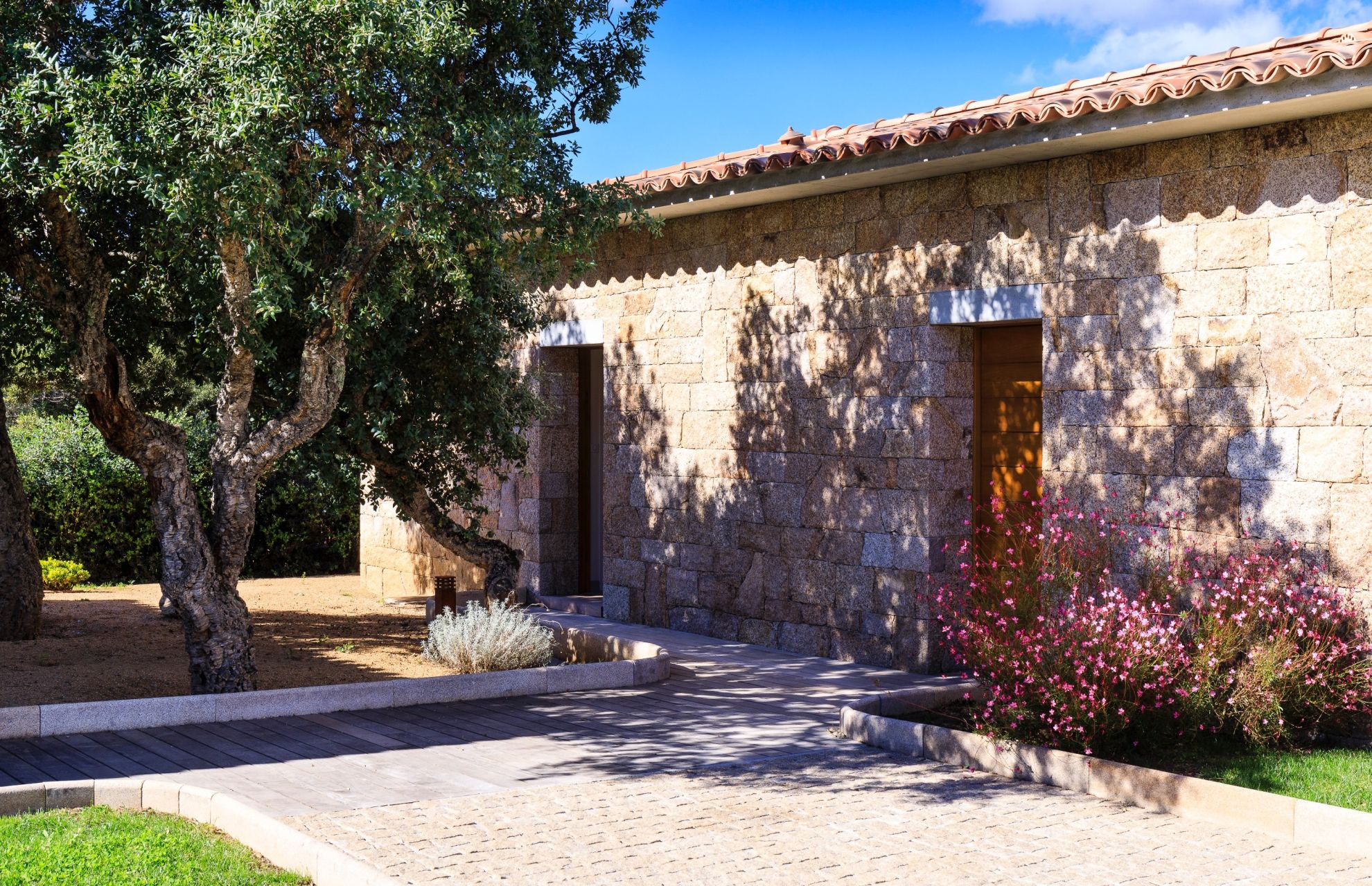 luxury villa 7 Rooms for sale on PIANOTTOLI CALDARELLO (20131)