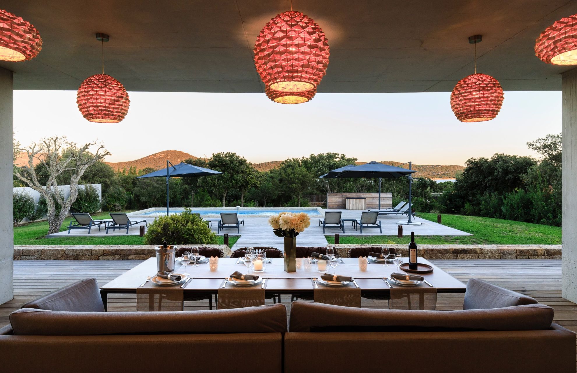 luxury villa 7 Rooms for sale on PIANOTTOLI CALDARELLO (20131)