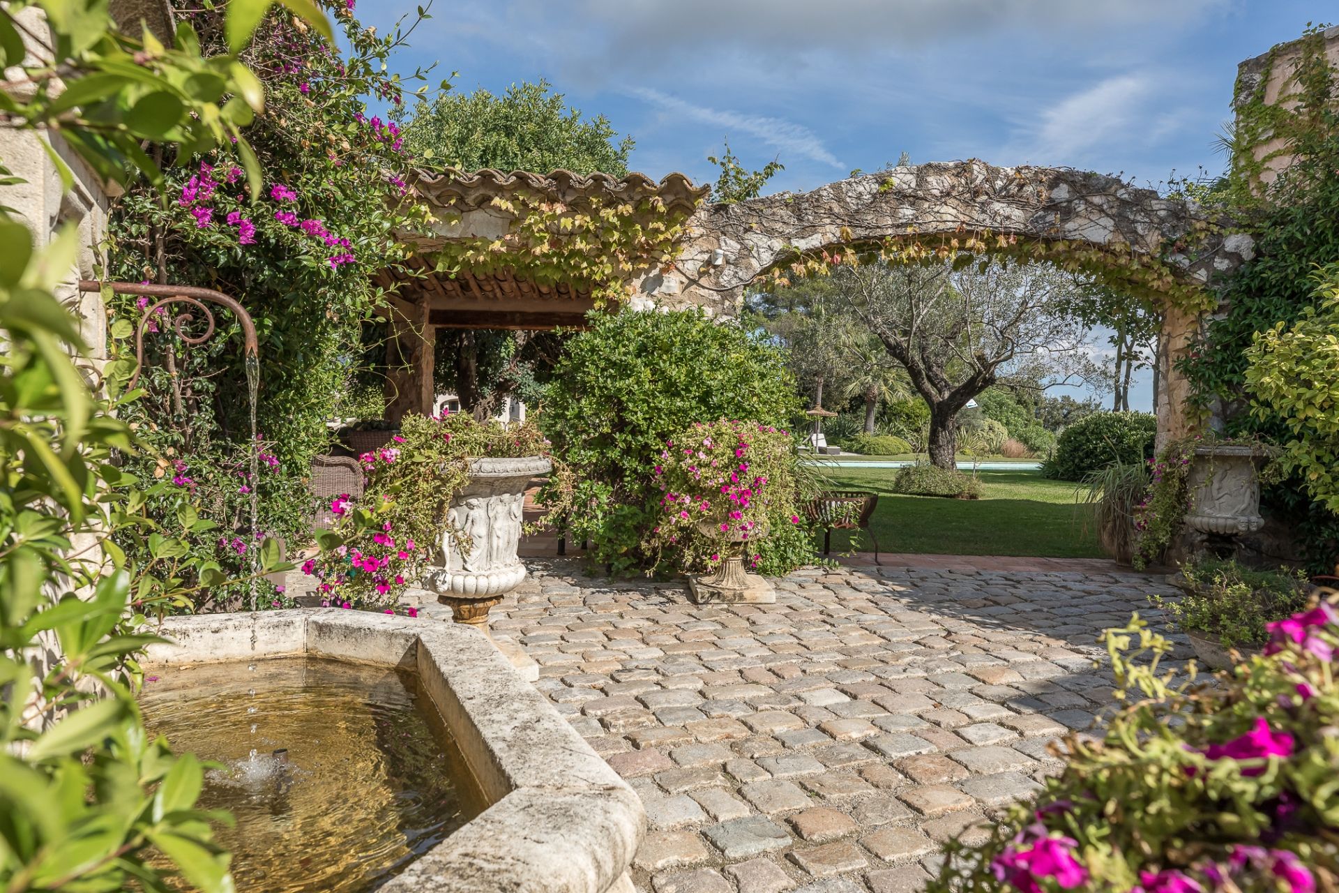 villa de luxe 16 Pièces en vente sur ST PAUL DE VENCE (06570)