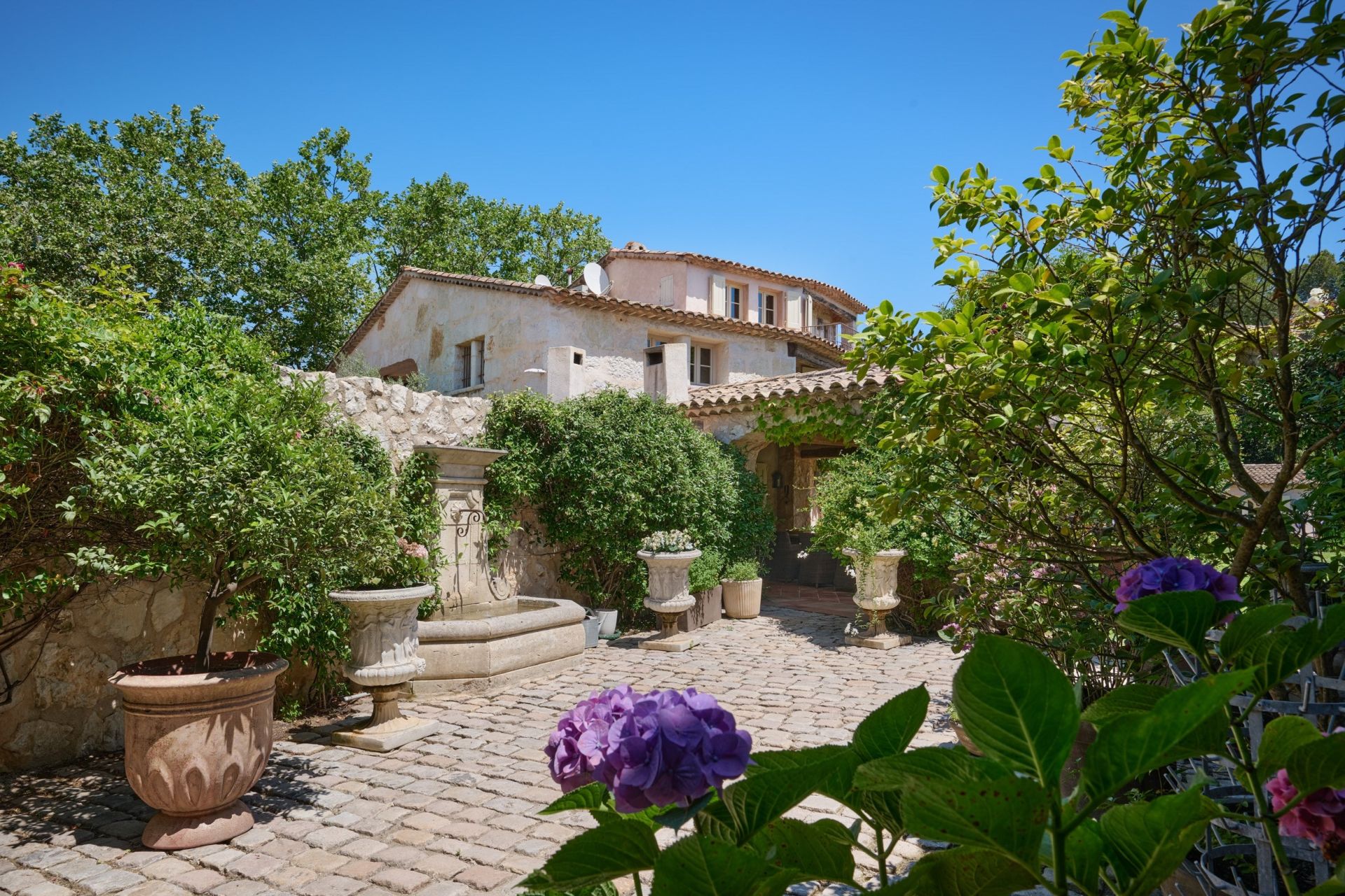 villa de luxe 16 Pièces en vente sur ST PAUL DE VENCE (06570)