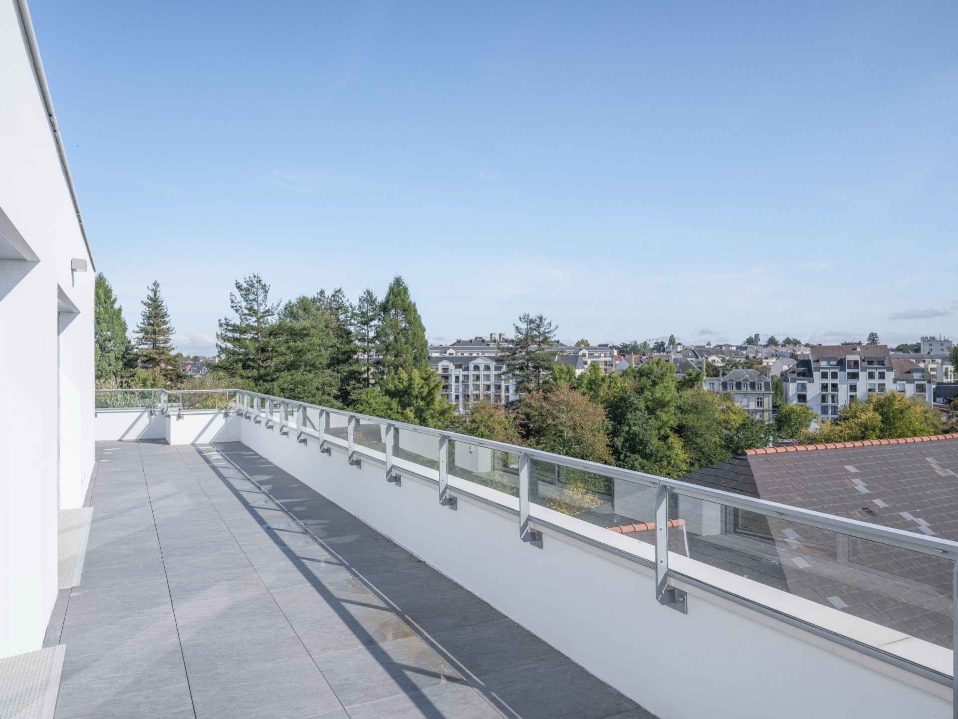 luxury apartment 5 Rooms for sale on NANTES (44000)