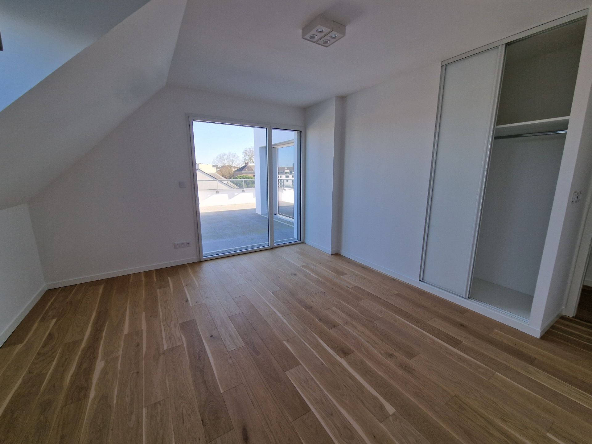 luxury apartment 5 Rooms for sale on NANTES (44000)