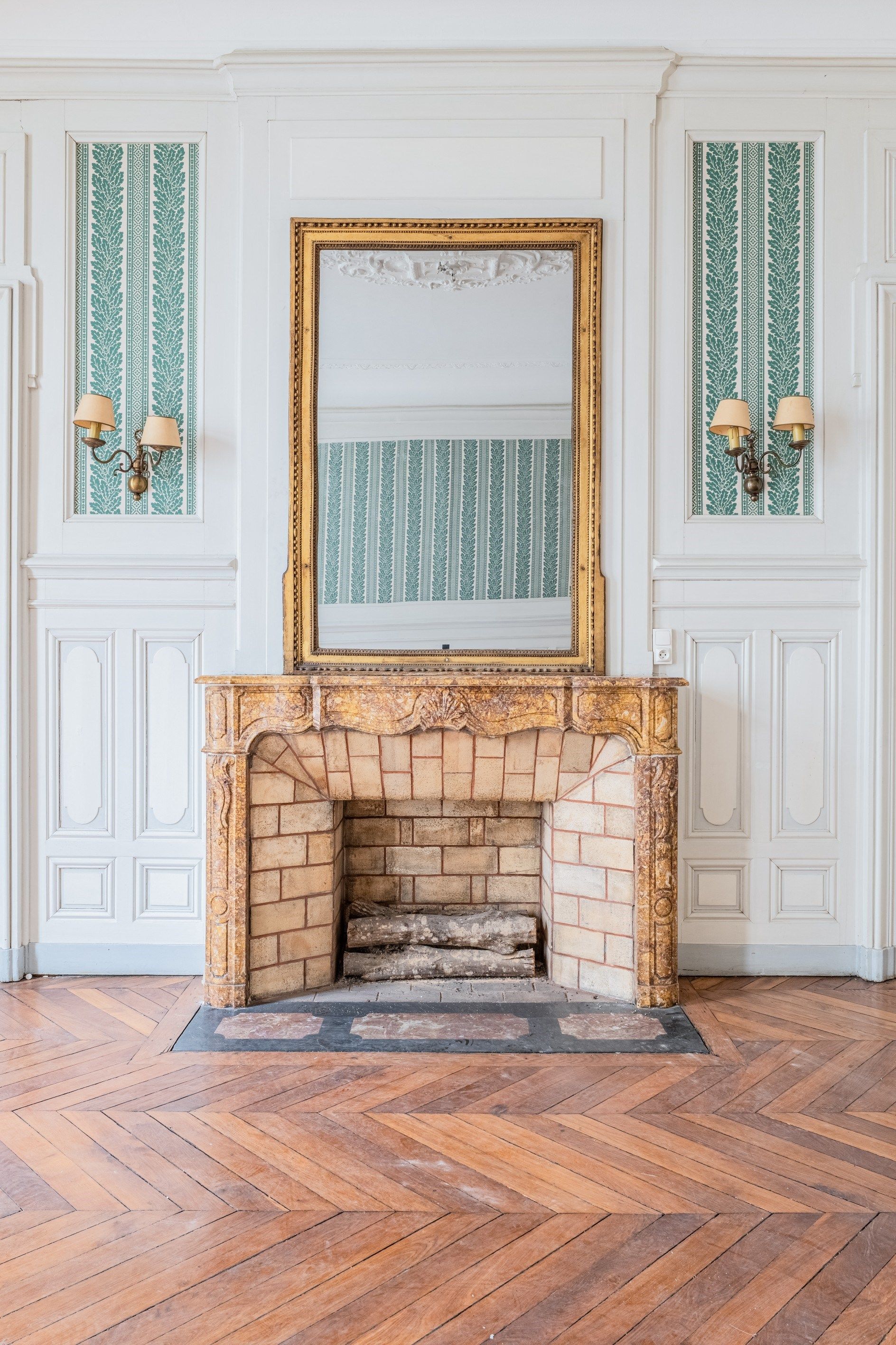 luxury apartment 6 Rooms for sale on LYON (69002)