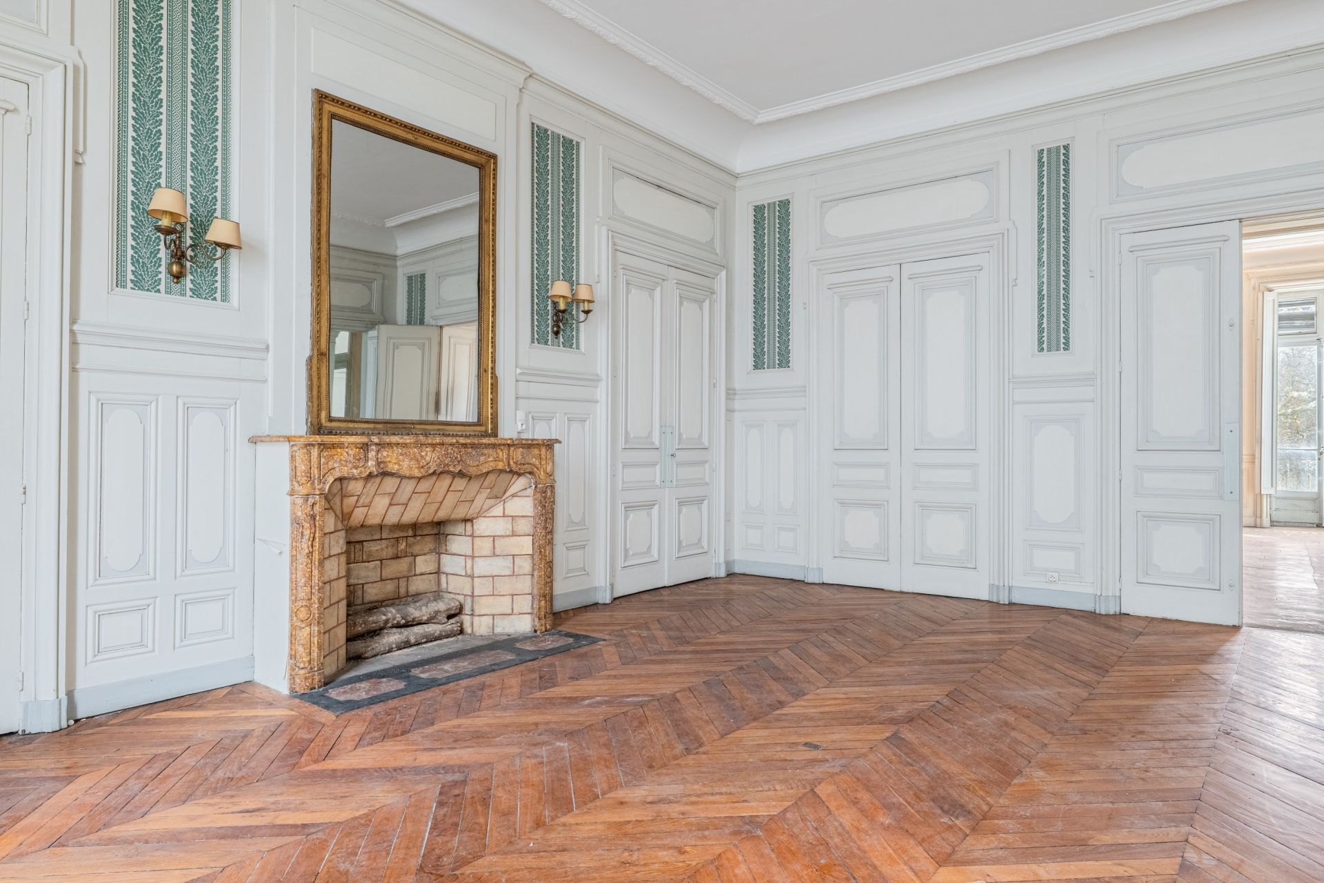 luxury apartment 6 Rooms for sale on LYON (69002)