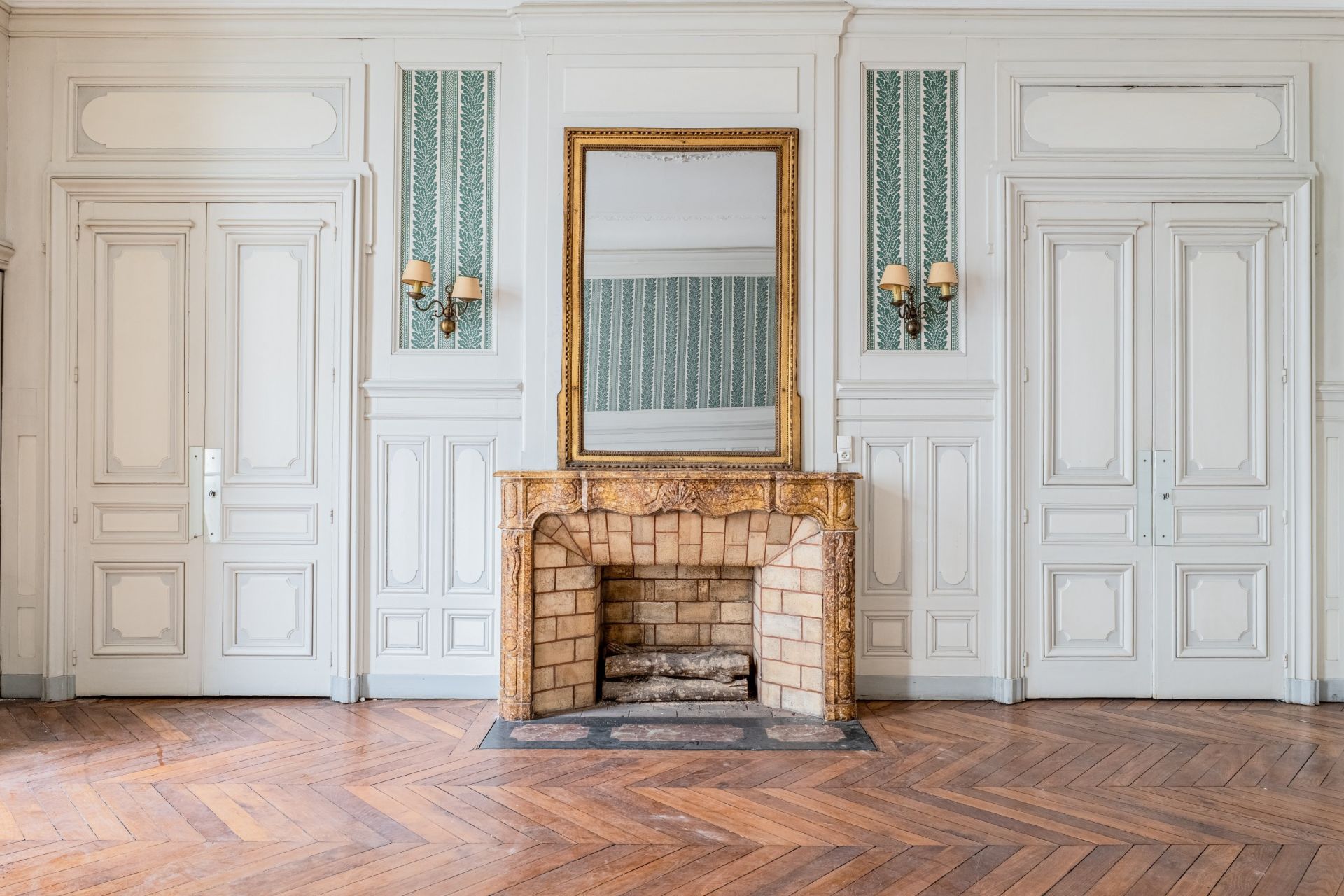 luxury apartment 6 Rooms for sale on LYON (69002)