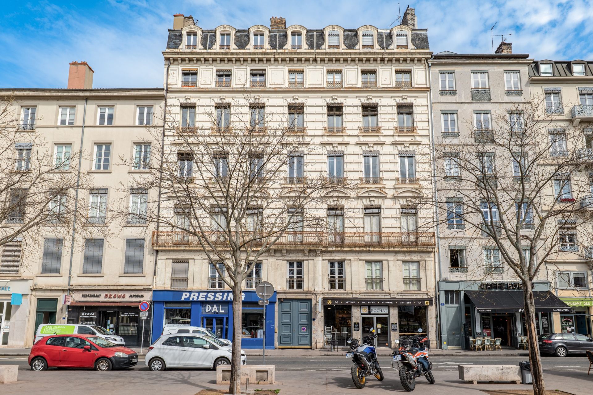 luxury apartment 6 Rooms for sale on LYON (69002)