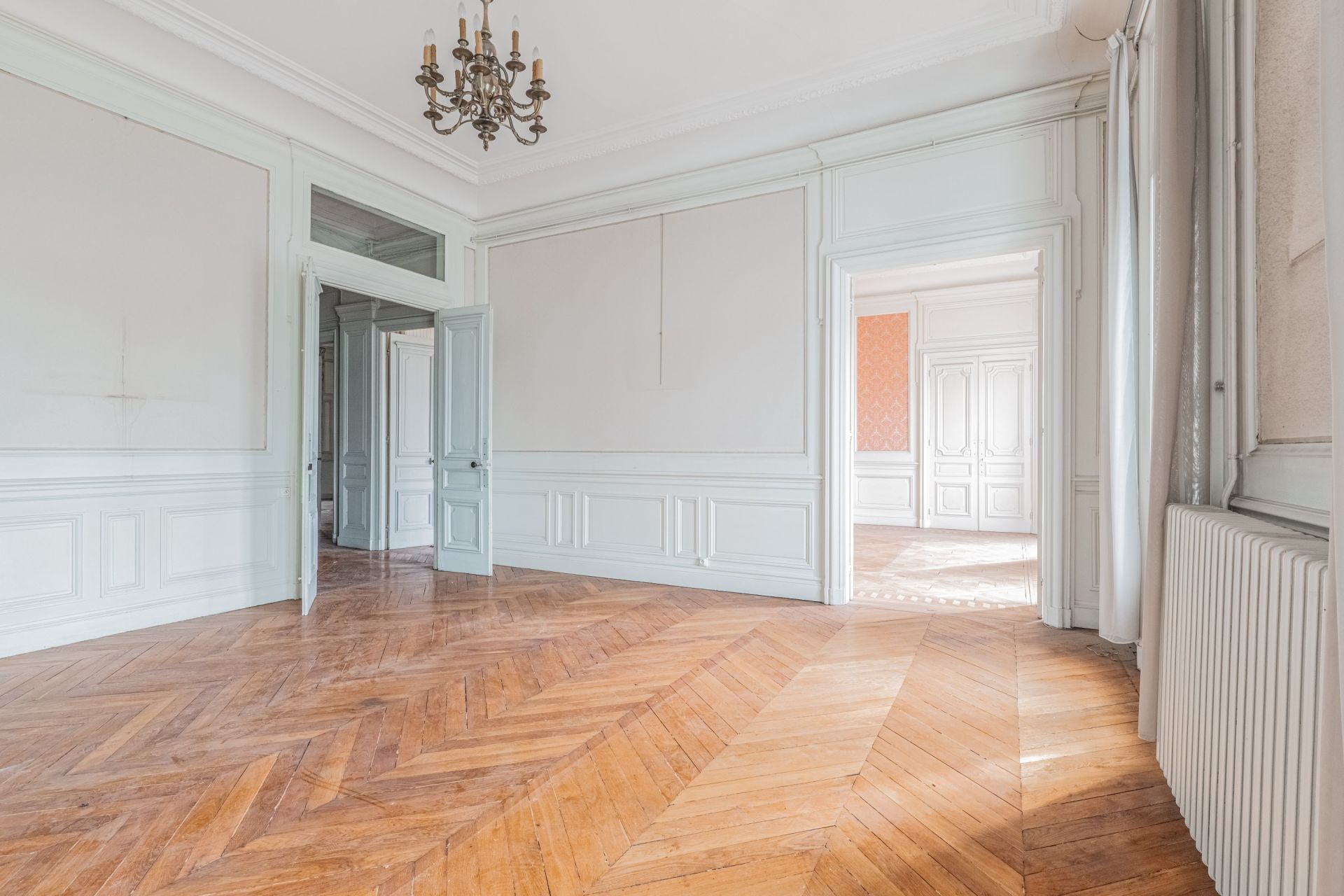 luxury apartment 6 Rooms for sale on LYON (69002)