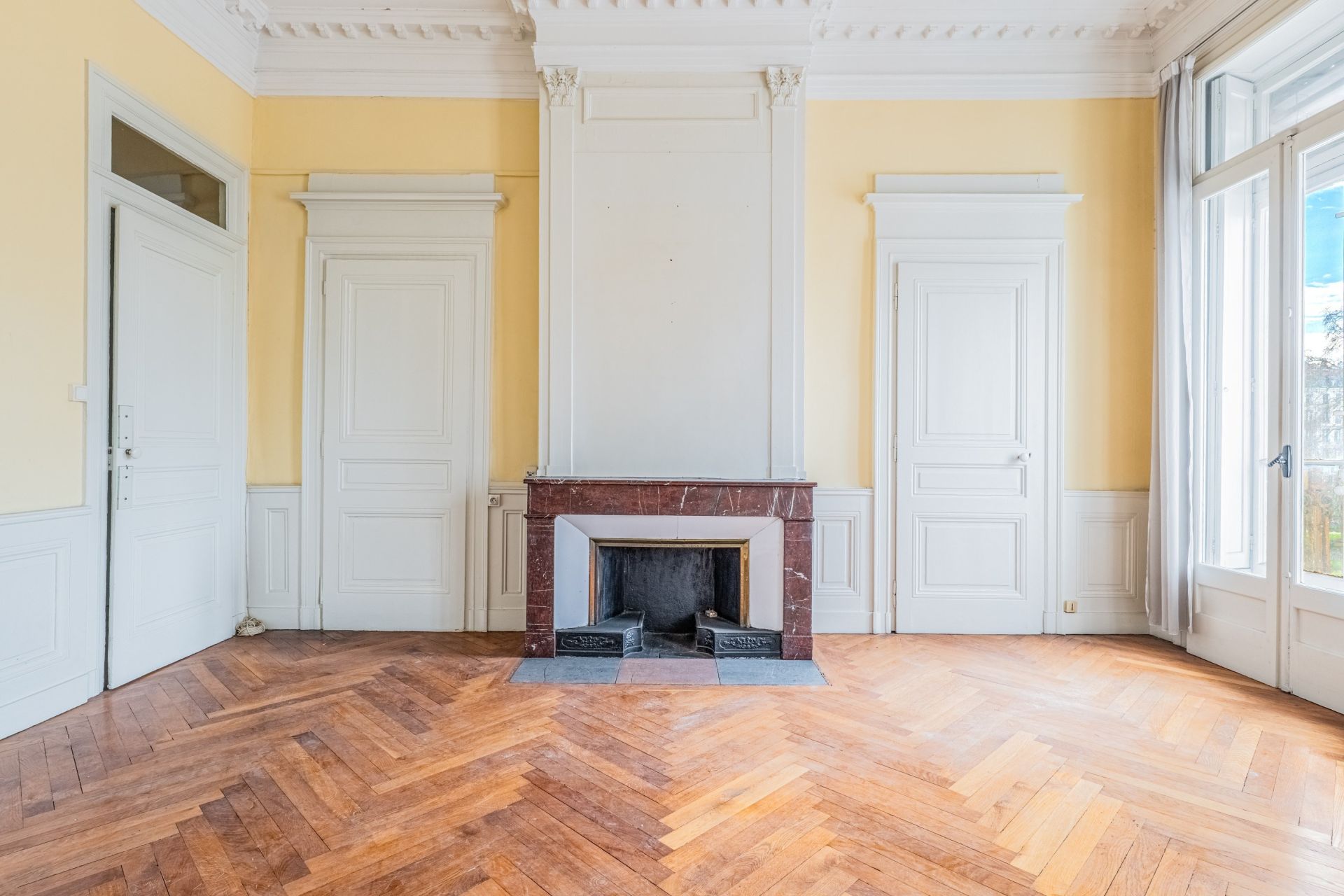 luxury apartment 6 Rooms for sale on LYON (69002)