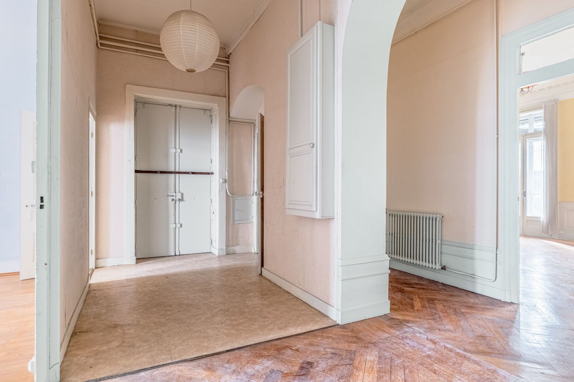 luxury apartment 6 Rooms for sale on LYON (69002)