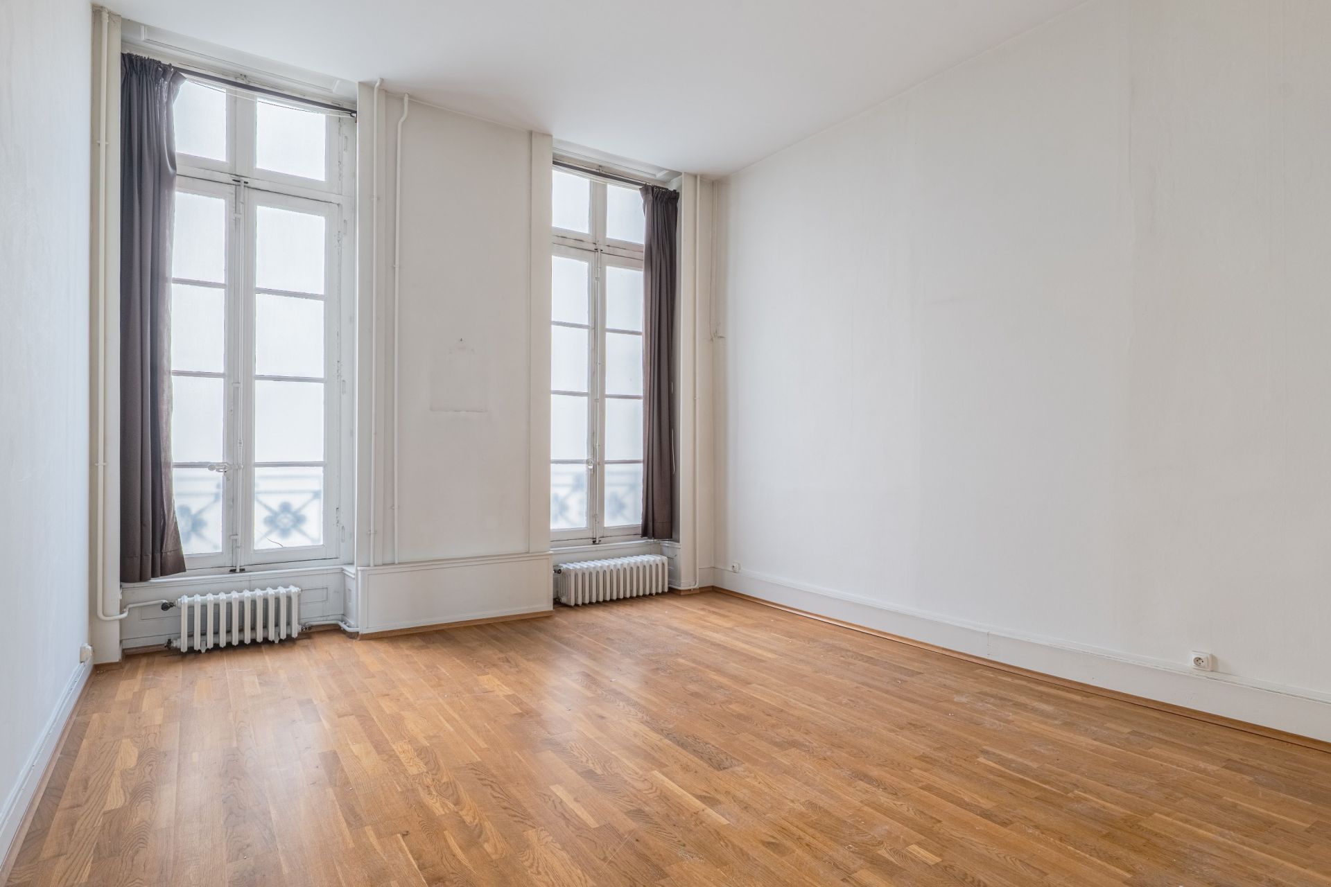 luxury apartment 6 Rooms for sale on LYON (69002)