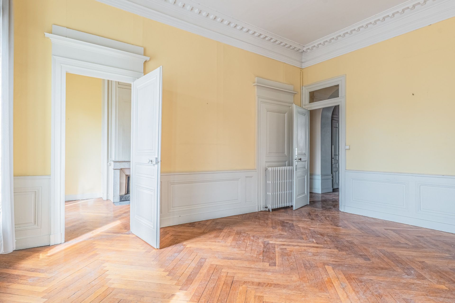 luxury apartment 6 Rooms for sale on LYON (69002)
