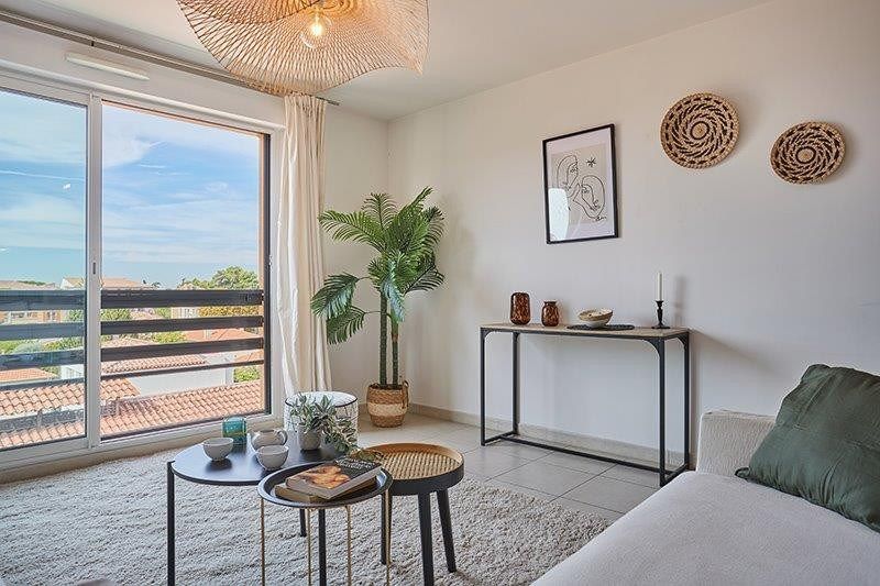 luxury apartment 4 Rooms for sale on AIX EN PROVENCE (13100)