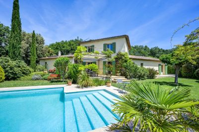 Sale Luxury house Aix-en-Provence 6 Rooms 220 m²