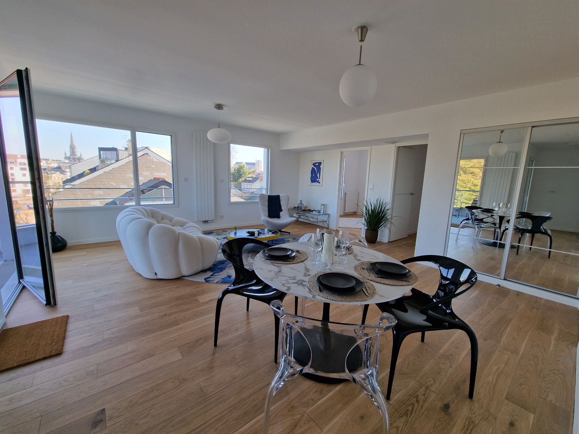luxury apartment 4 Rooms for sale on NANTES (44000)