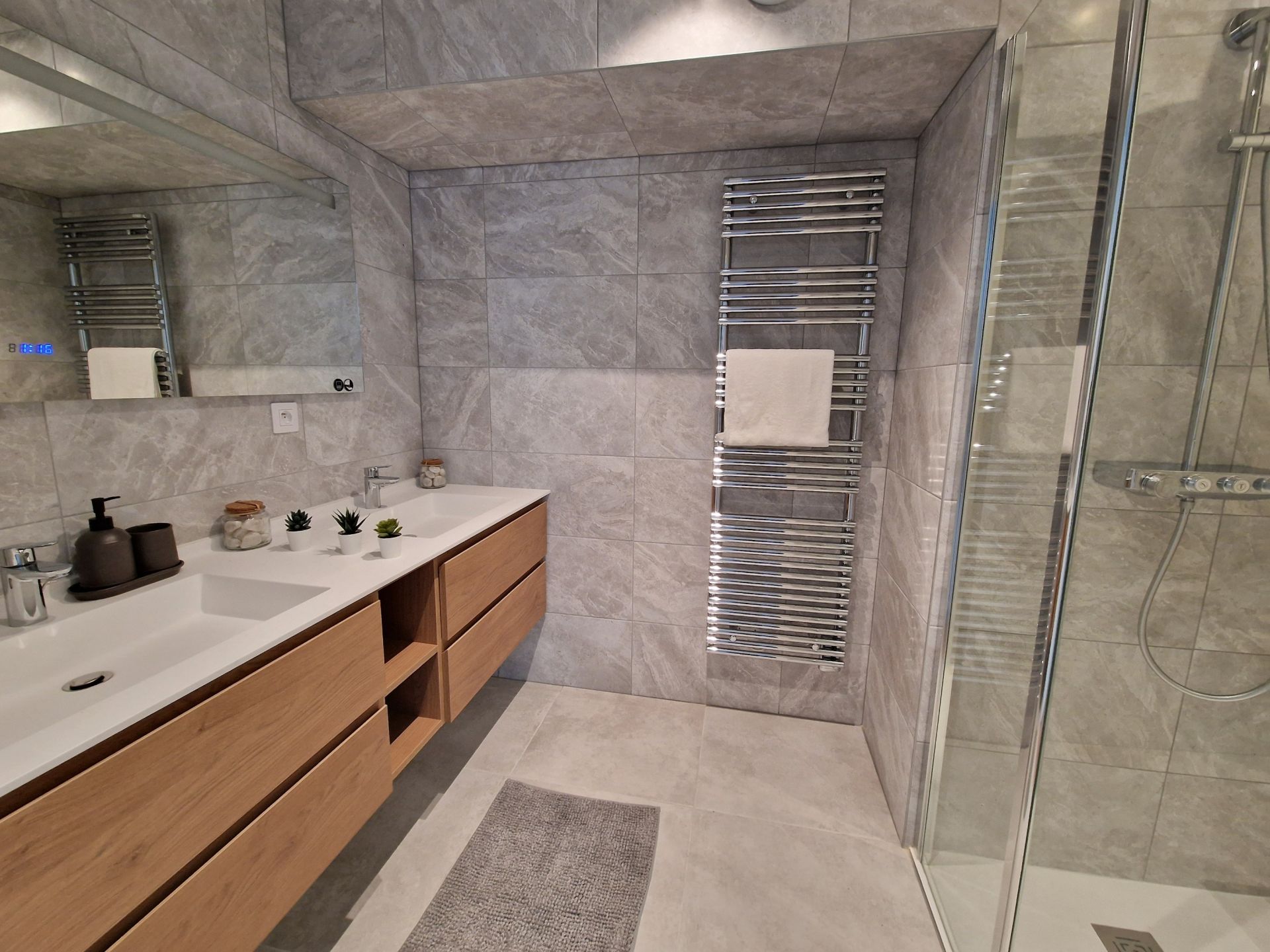 luxury apartment 4 Rooms for sale on NANTES (44000)