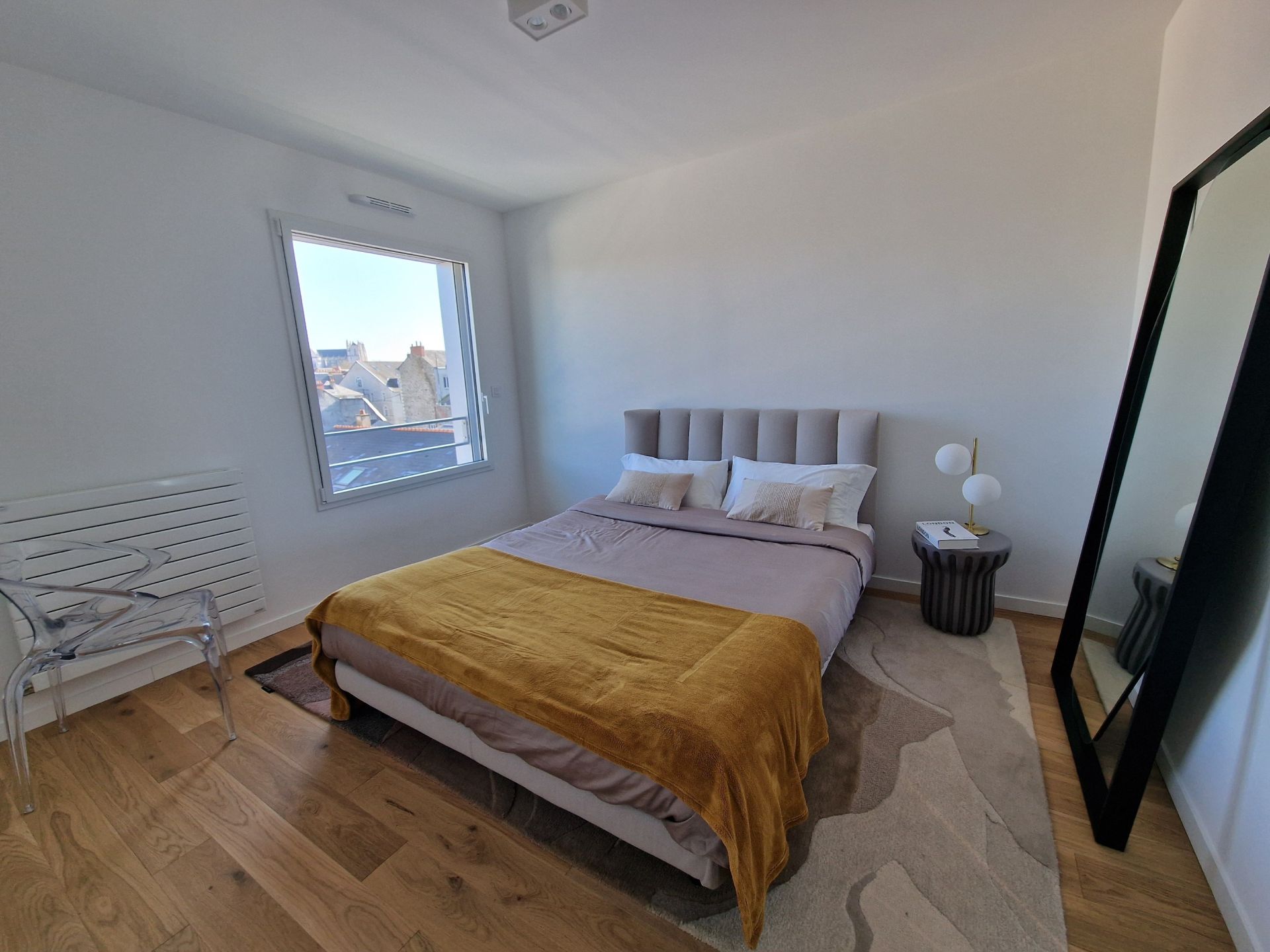 luxury apartment 4 Rooms for sale on NANTES (44000)
