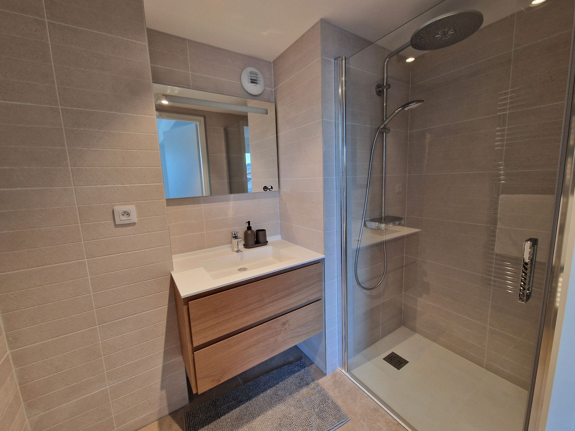 luxury apartment 4 Rooms for sale on NANTES (44000)