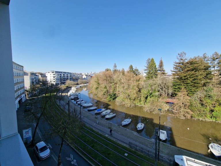 luxury apartment 4 Rooms for sale on NANTES (44000)