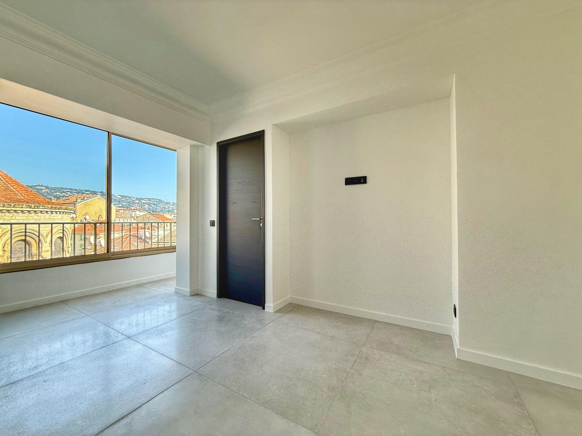 luxury apartment 2 Rooms for sale on CANNES (06400)