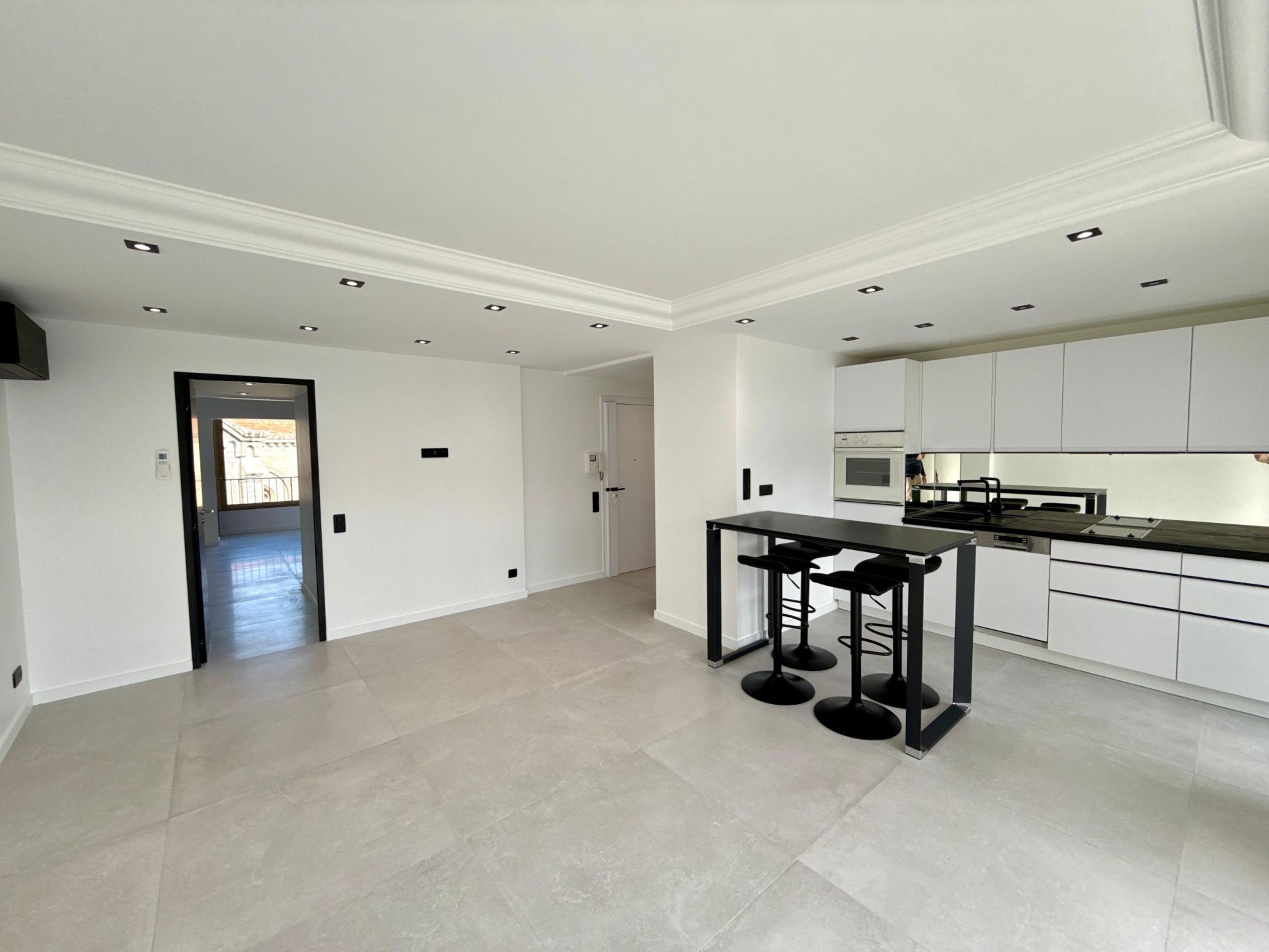 luxury apartment 2 Rooms for sale on CANNES (06400)