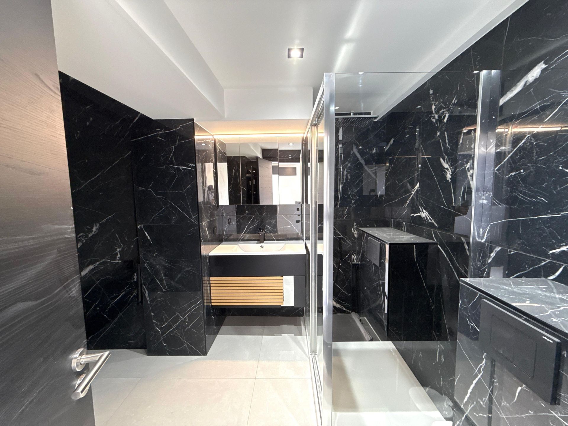 luxury apartment 2 Rooms for sale on CANNES (06400)